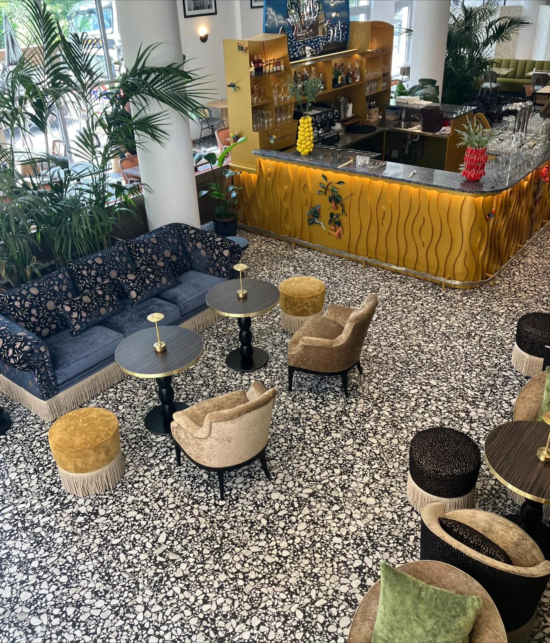 Seating area in Dali Hôtel Montauban