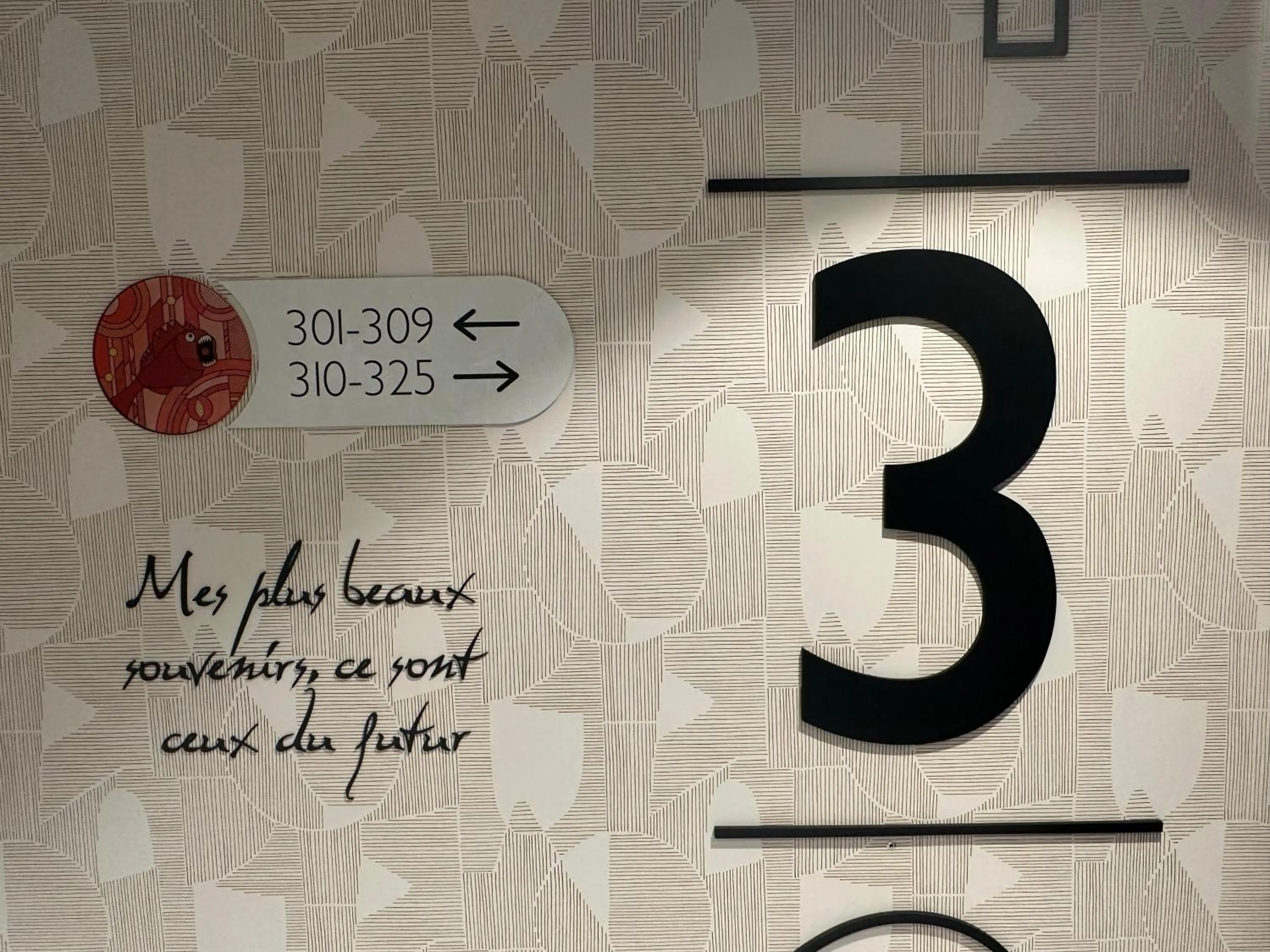 Decorative detail in Dali Hôtel Montauban