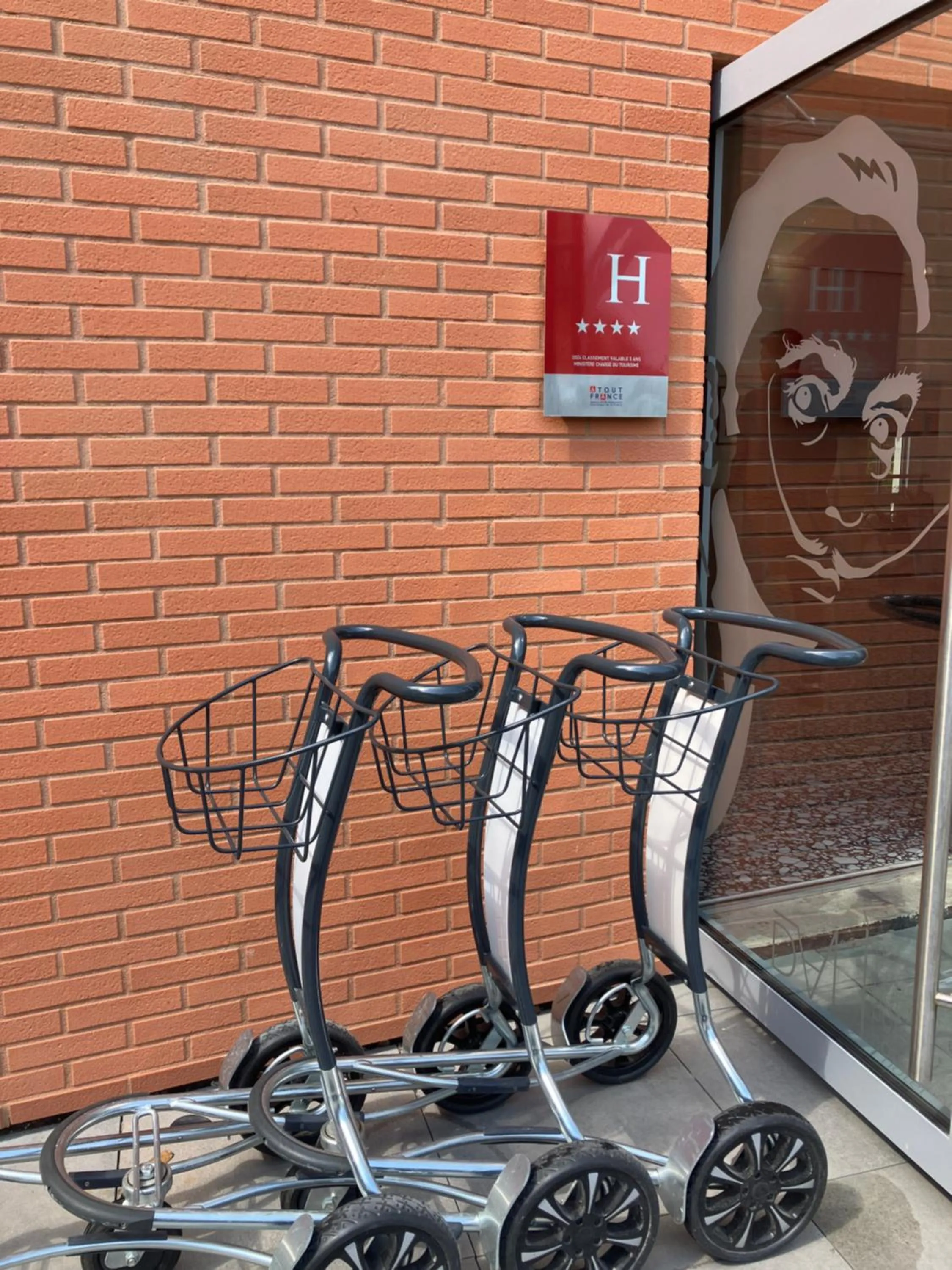 Area and facilities in Dali Hôtel Montauban