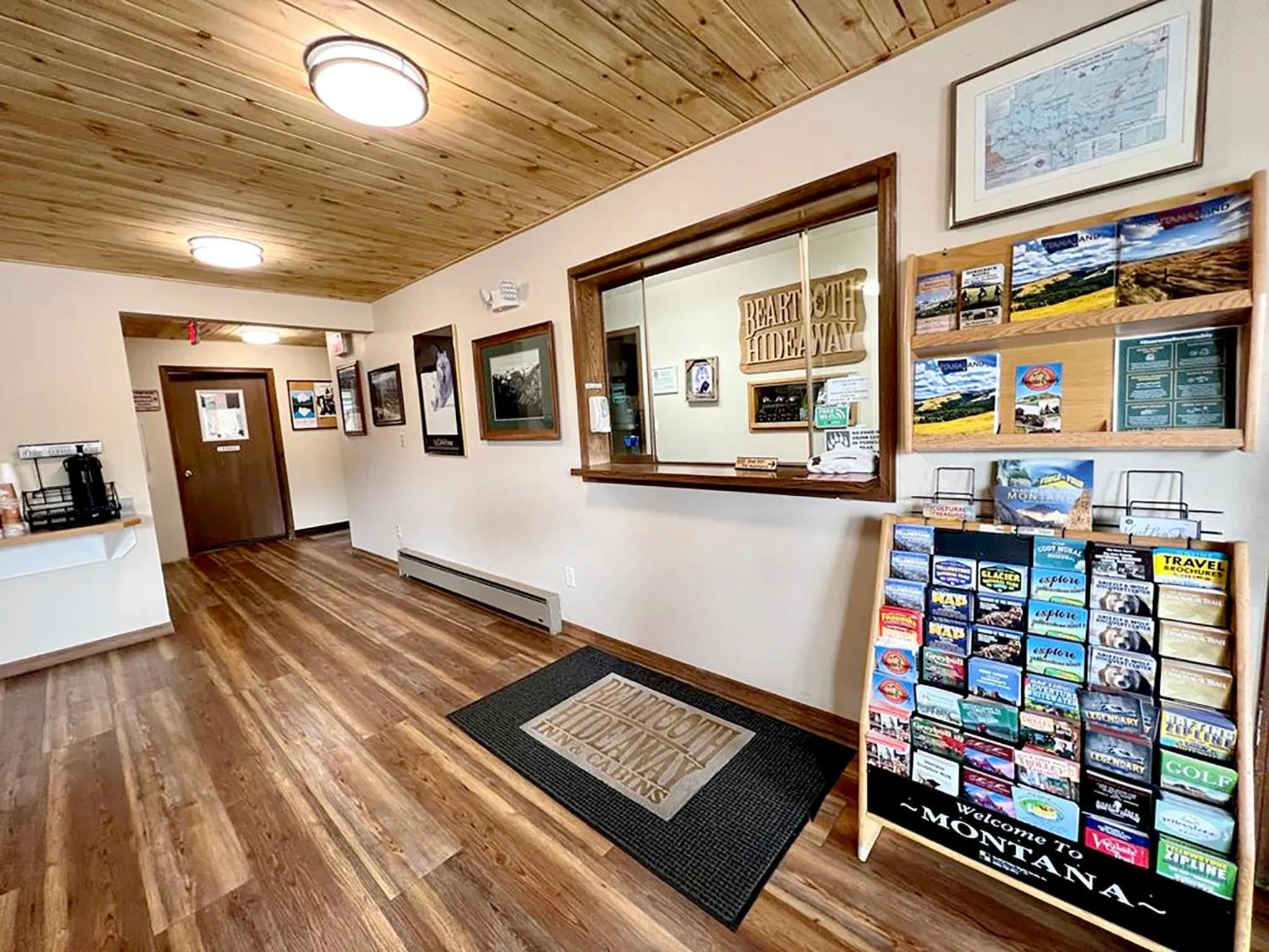 Lobby or reception in Beartooth Hideaway Inn & Cabins