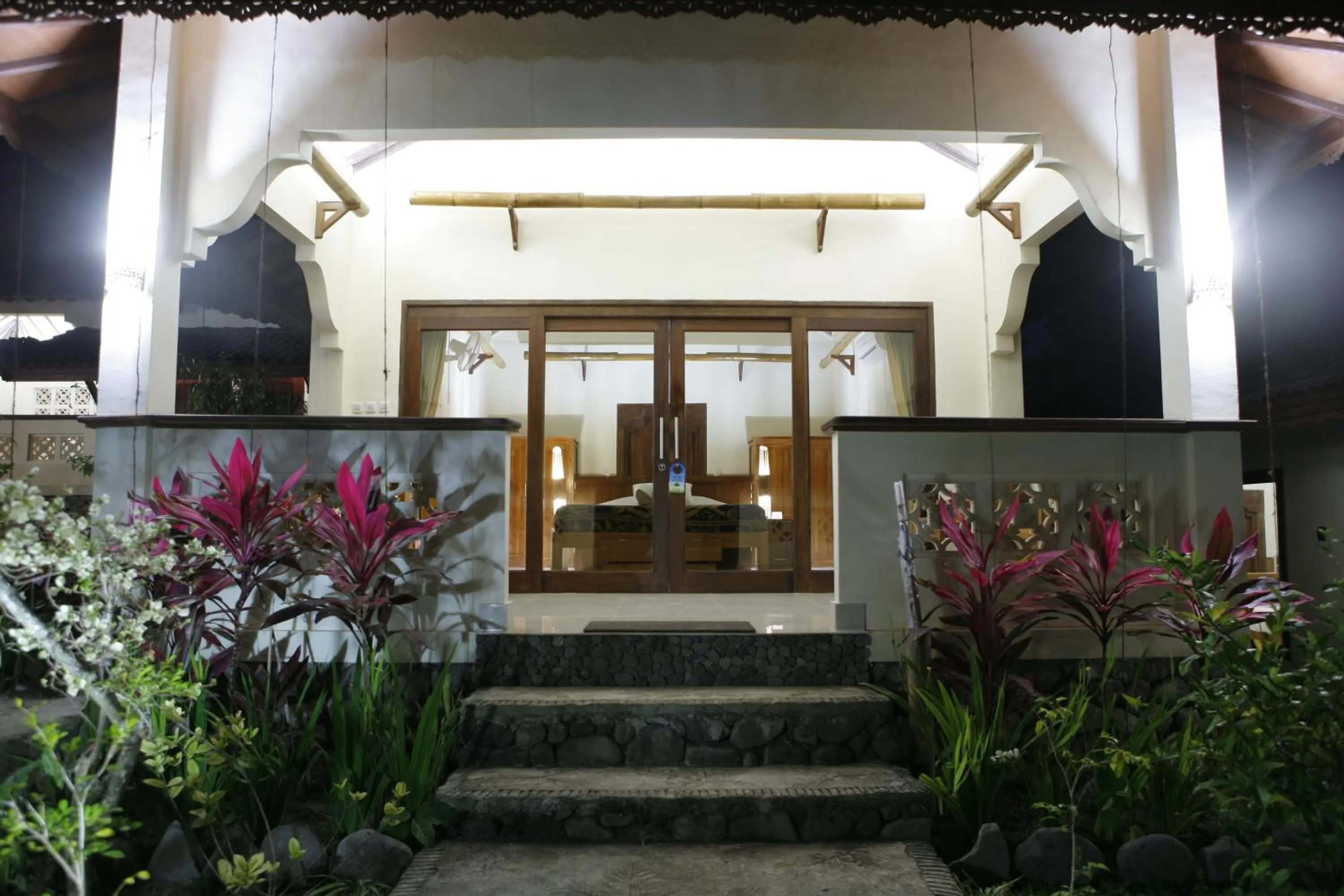 Facade/entrance in Rinjani Lodge