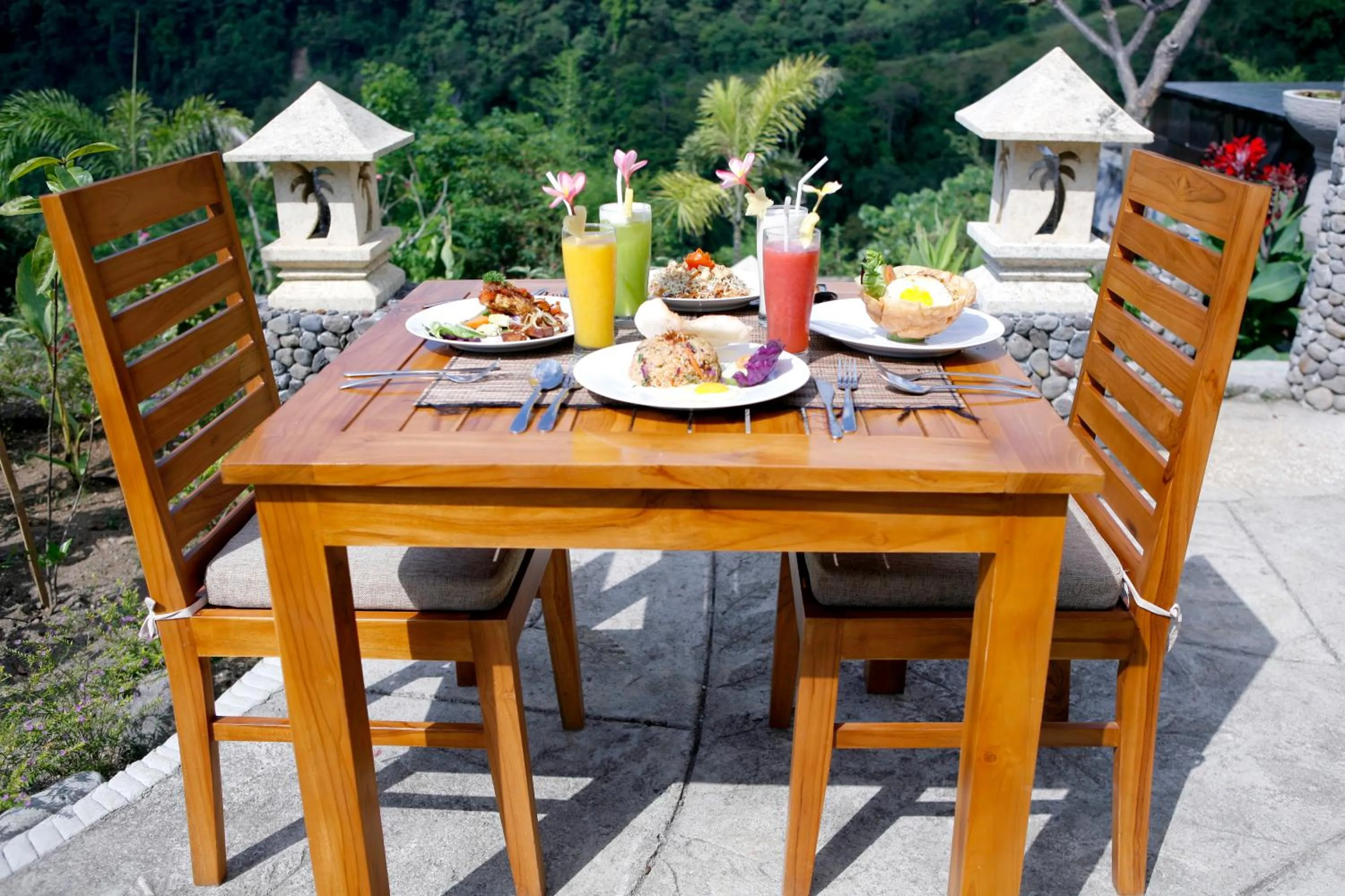 Restaurant/places to eat in Rinjani Lodge