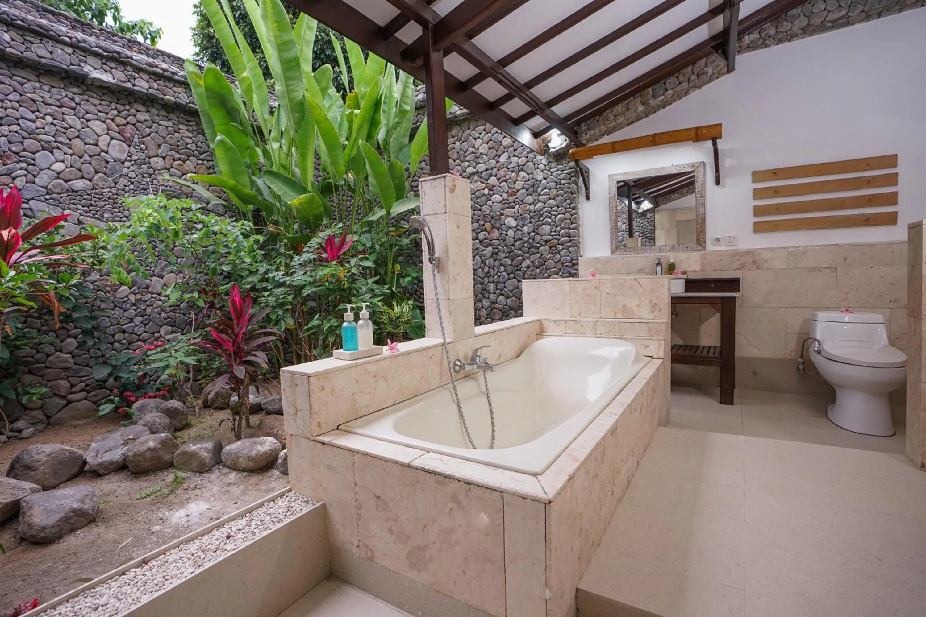 Bathroom in Rinjani Lodge