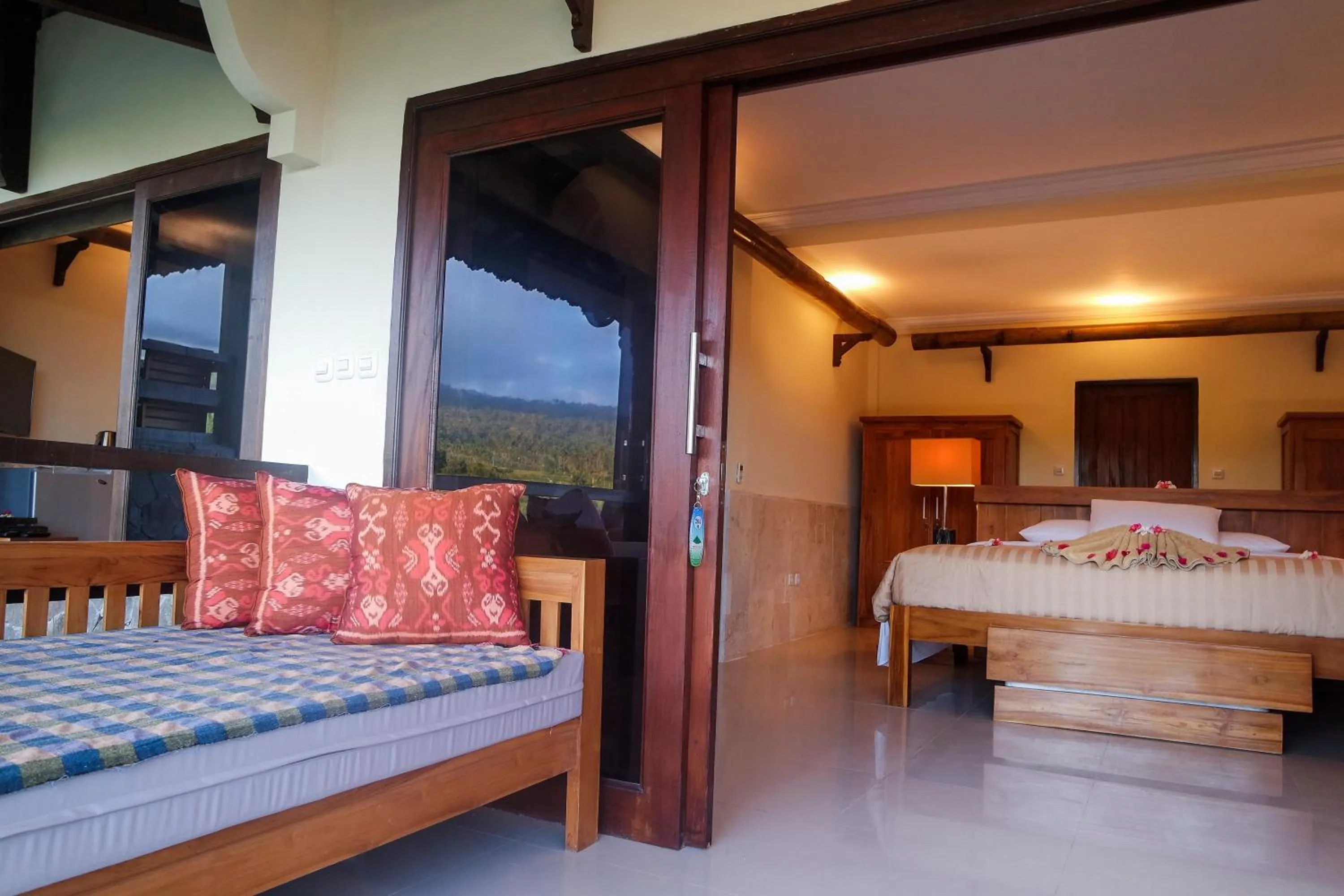 Balcony/Terrace, Bed in Rinjani Lodge