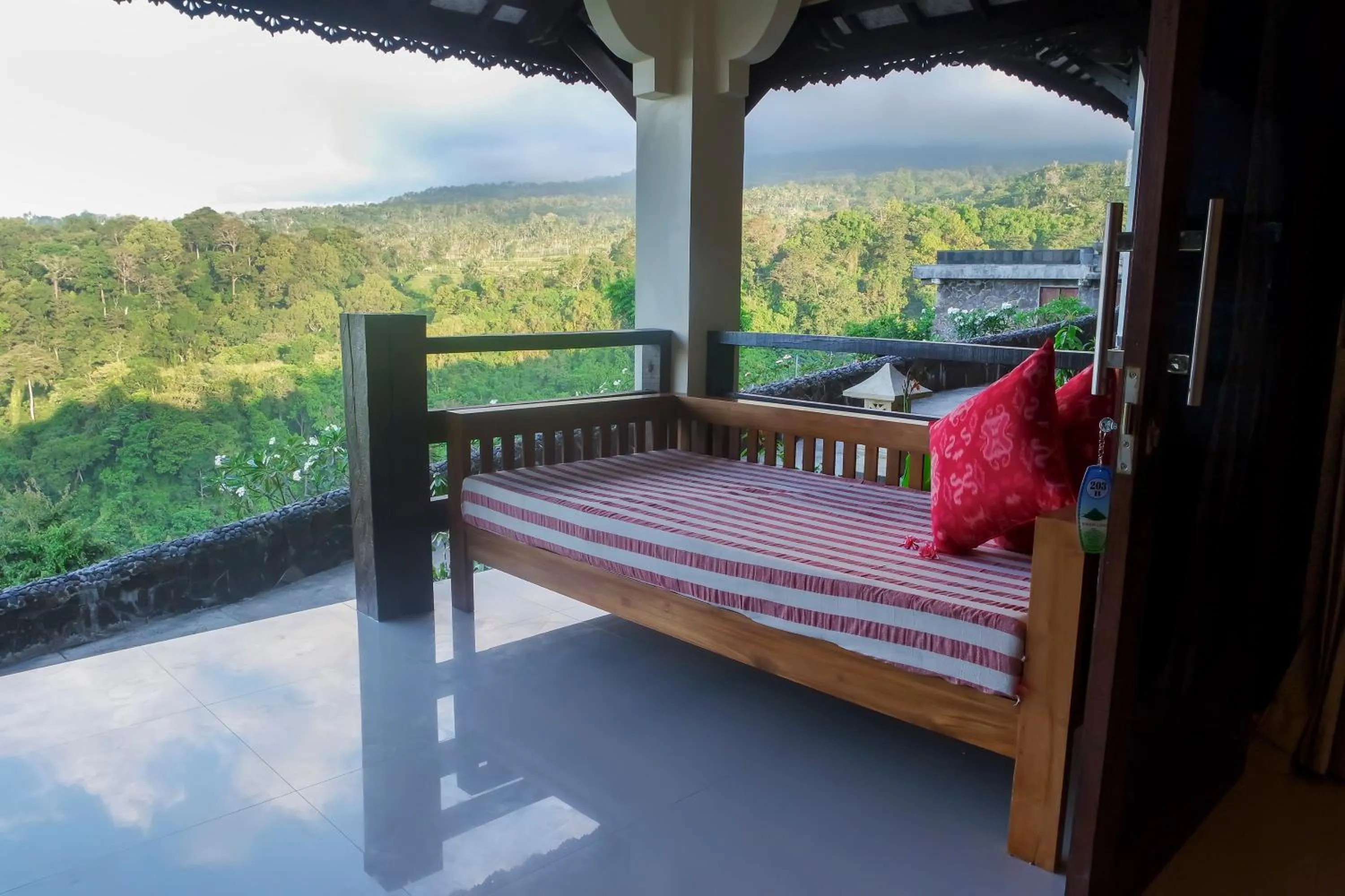 Balcony/Terrace, Bed in Rinjani Lodge