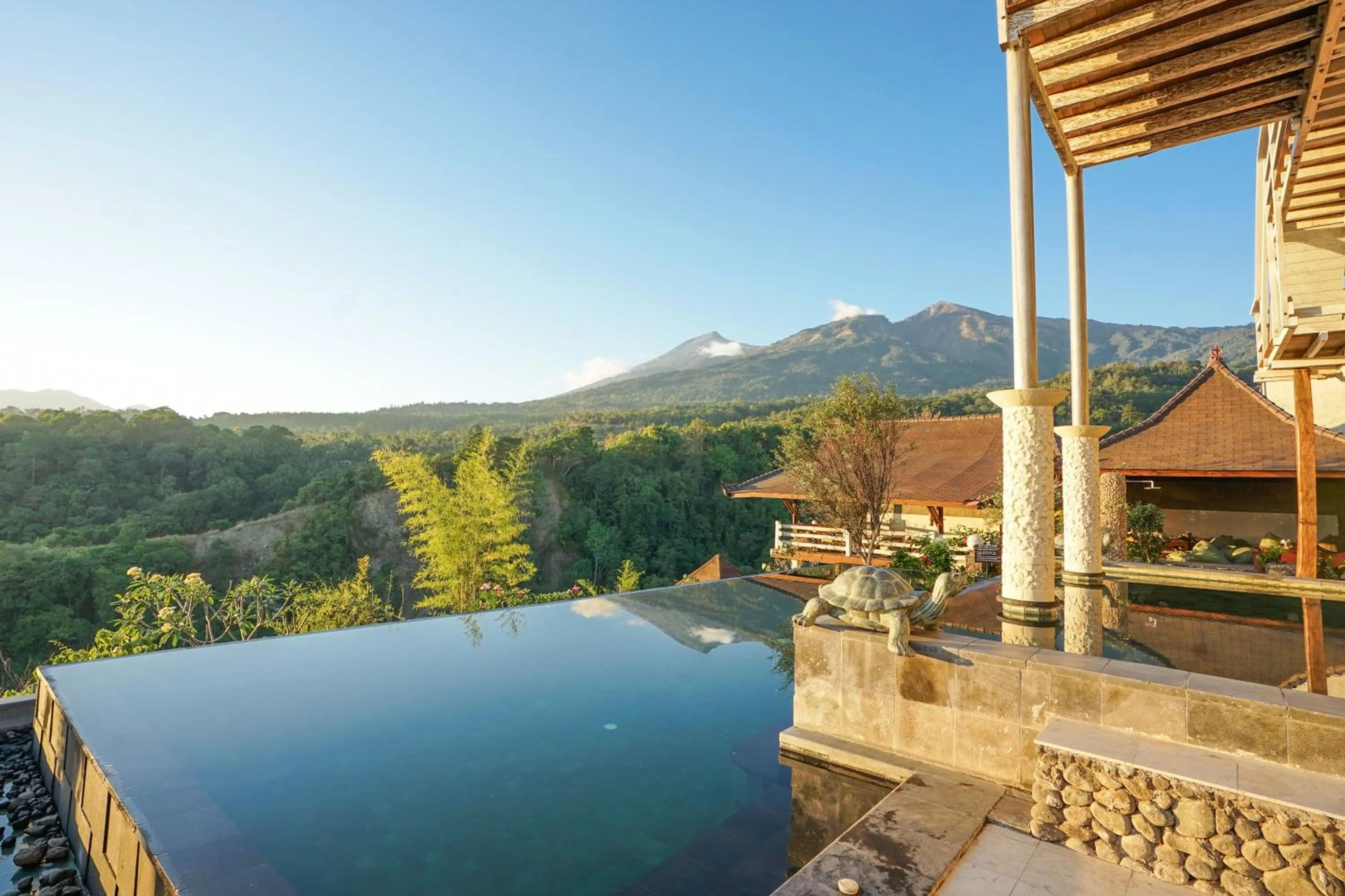 Mountain view in Rinjani Lodge