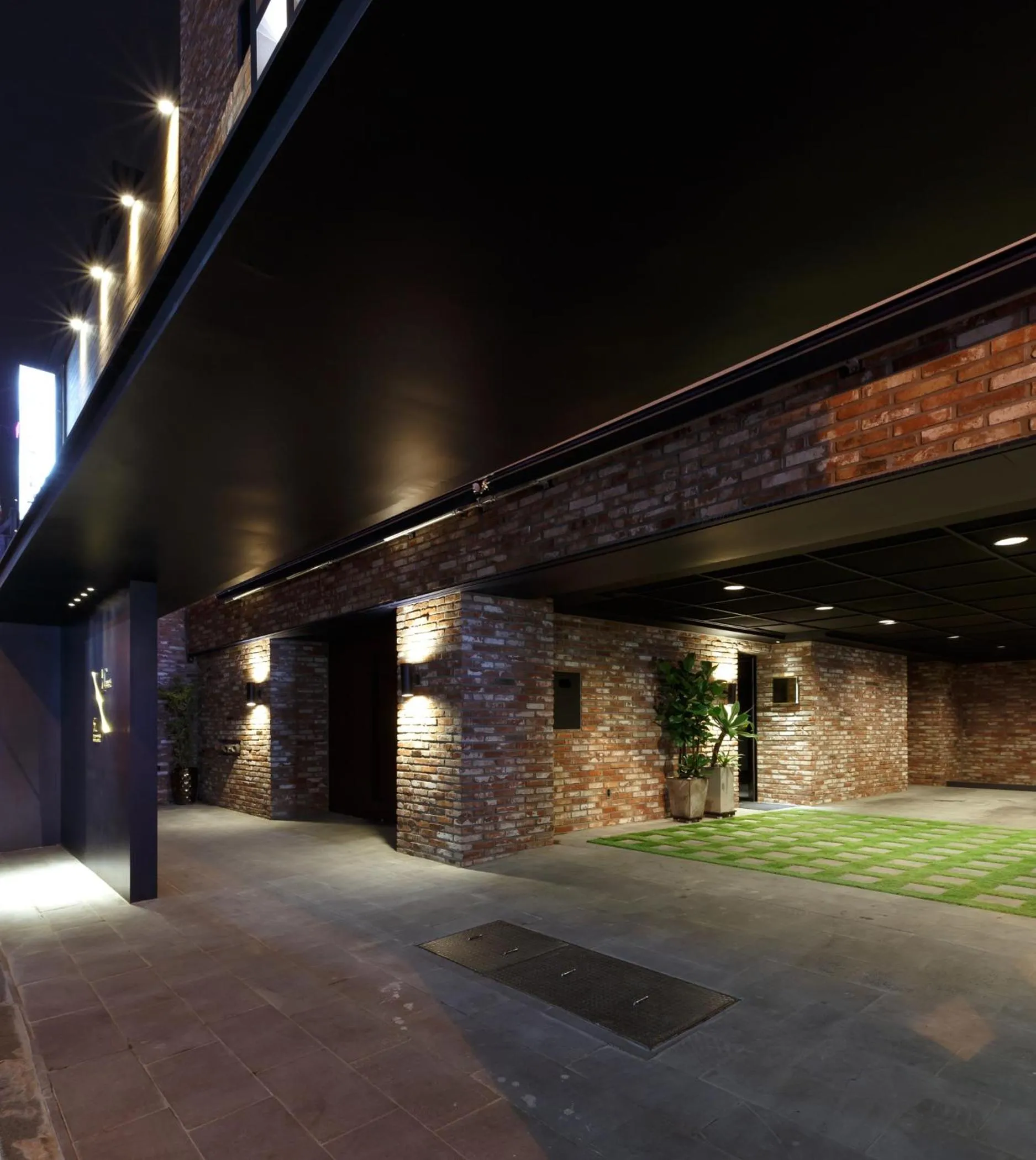 Facade/entrance in H Hotel