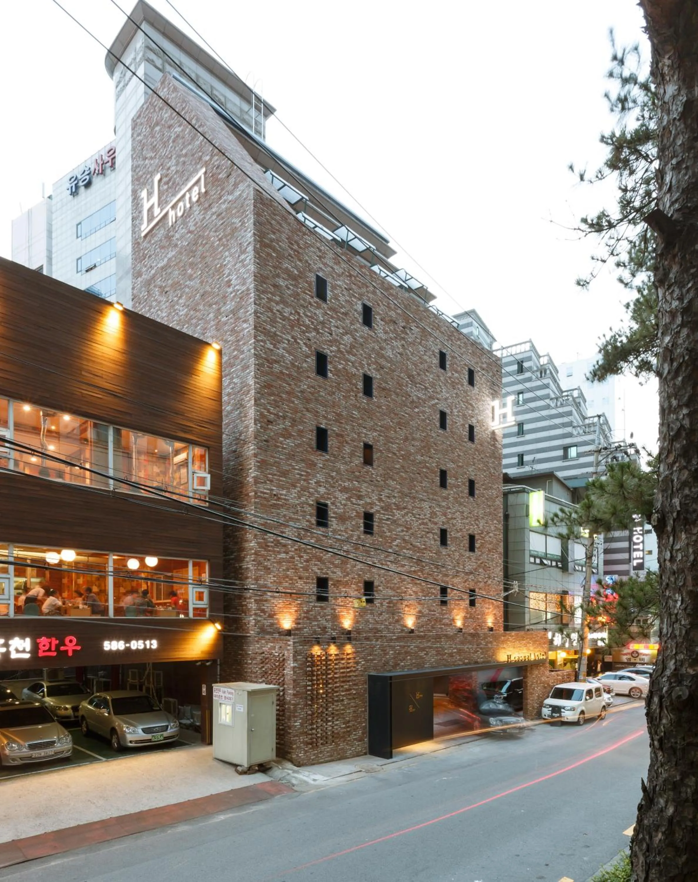 Facade/entrance in H Hotel