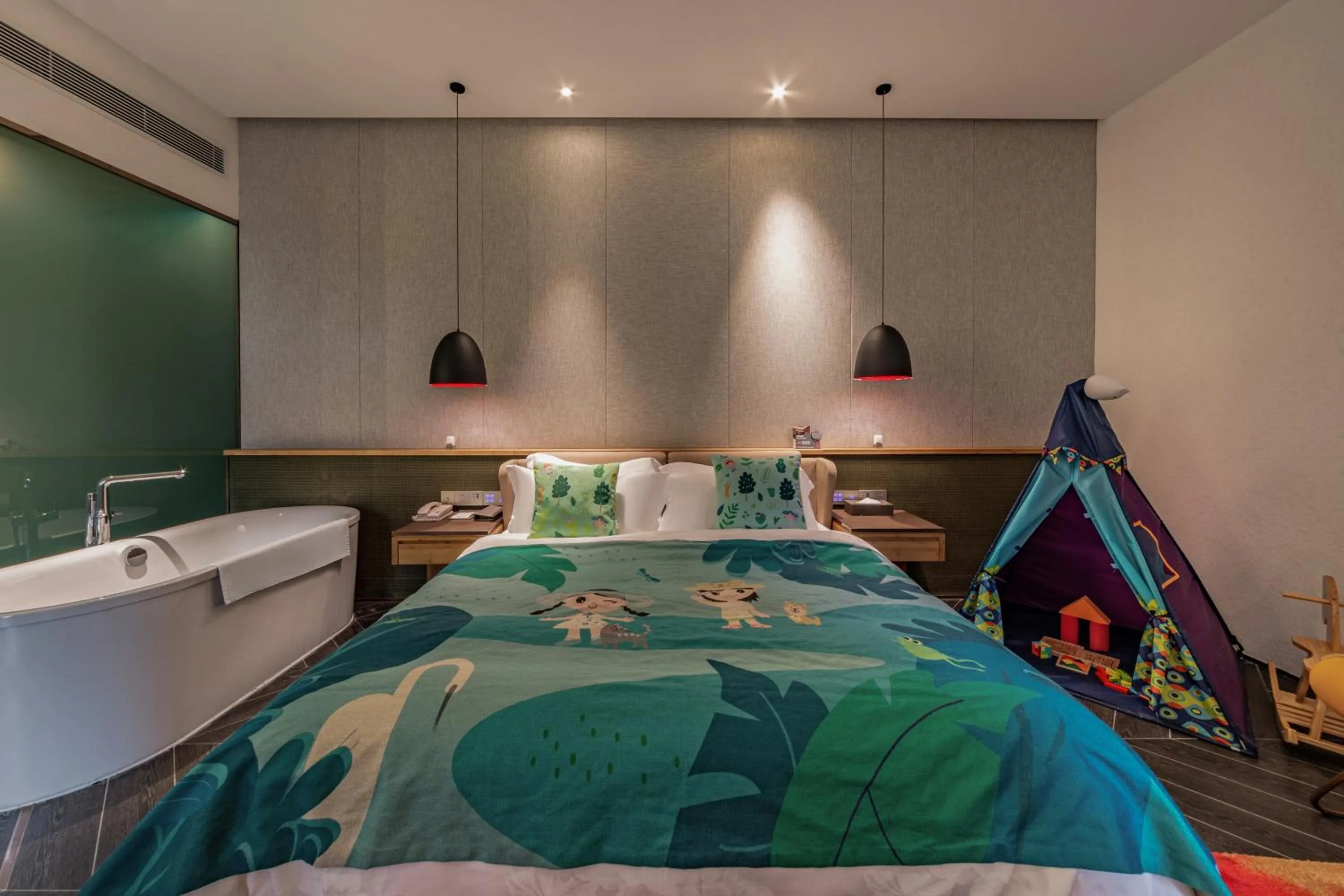 Bed in Nanxianglou Art Hotel