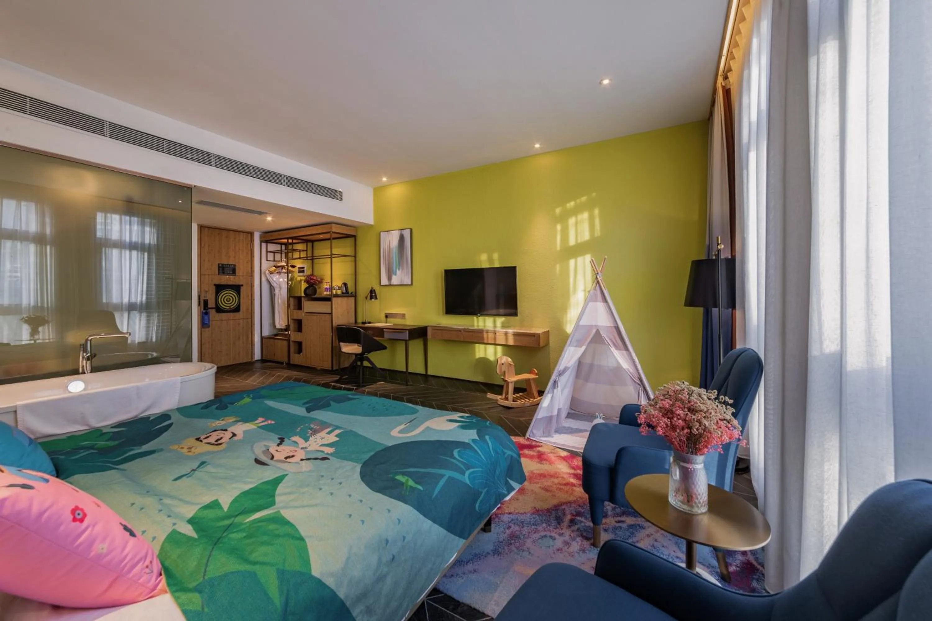 Bed in Nanxianglou Art Hotel