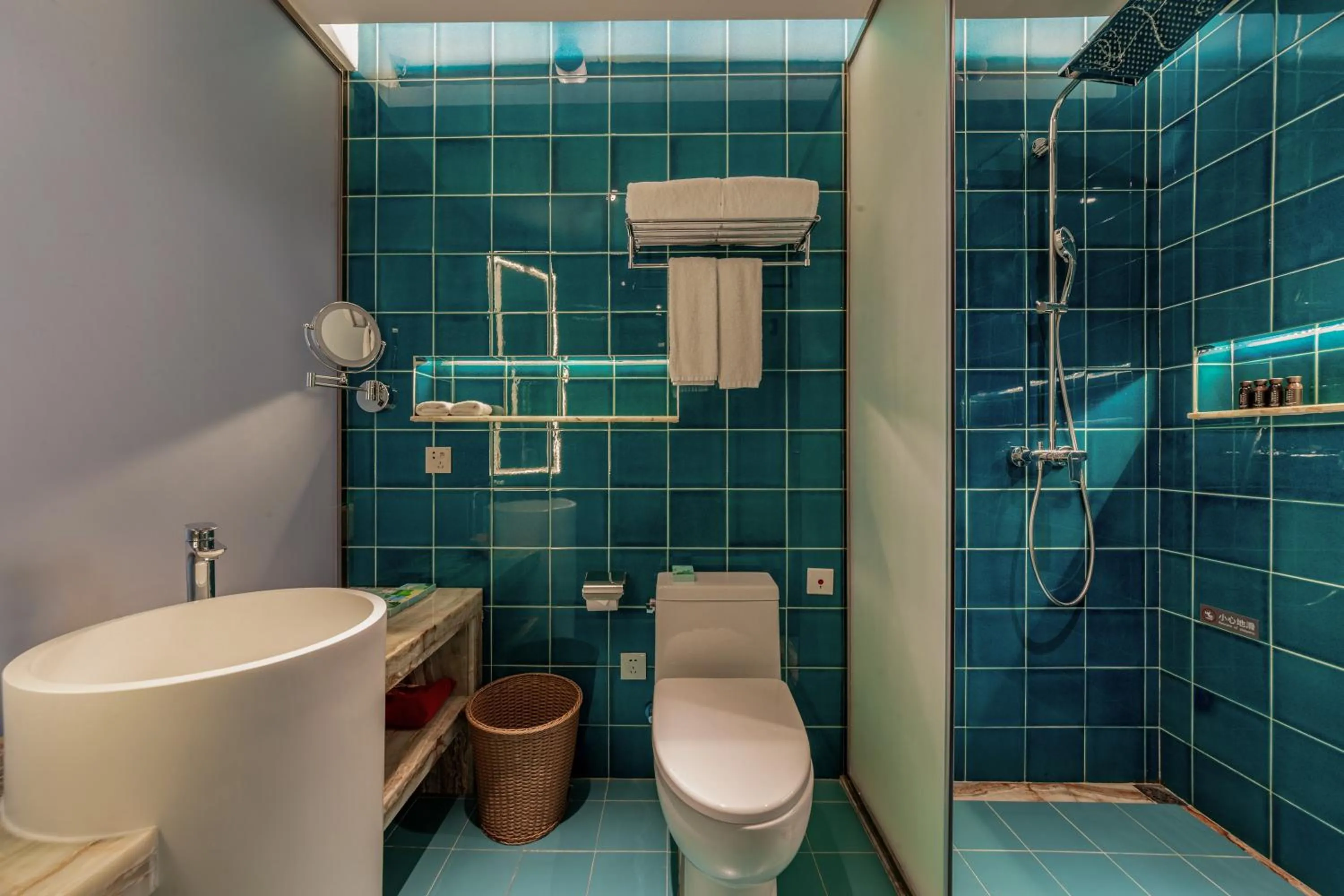 Shower in Nanxianglou Art Hotel