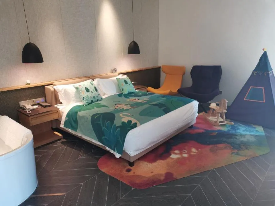 Bed in Nanxianglou Art Hotel