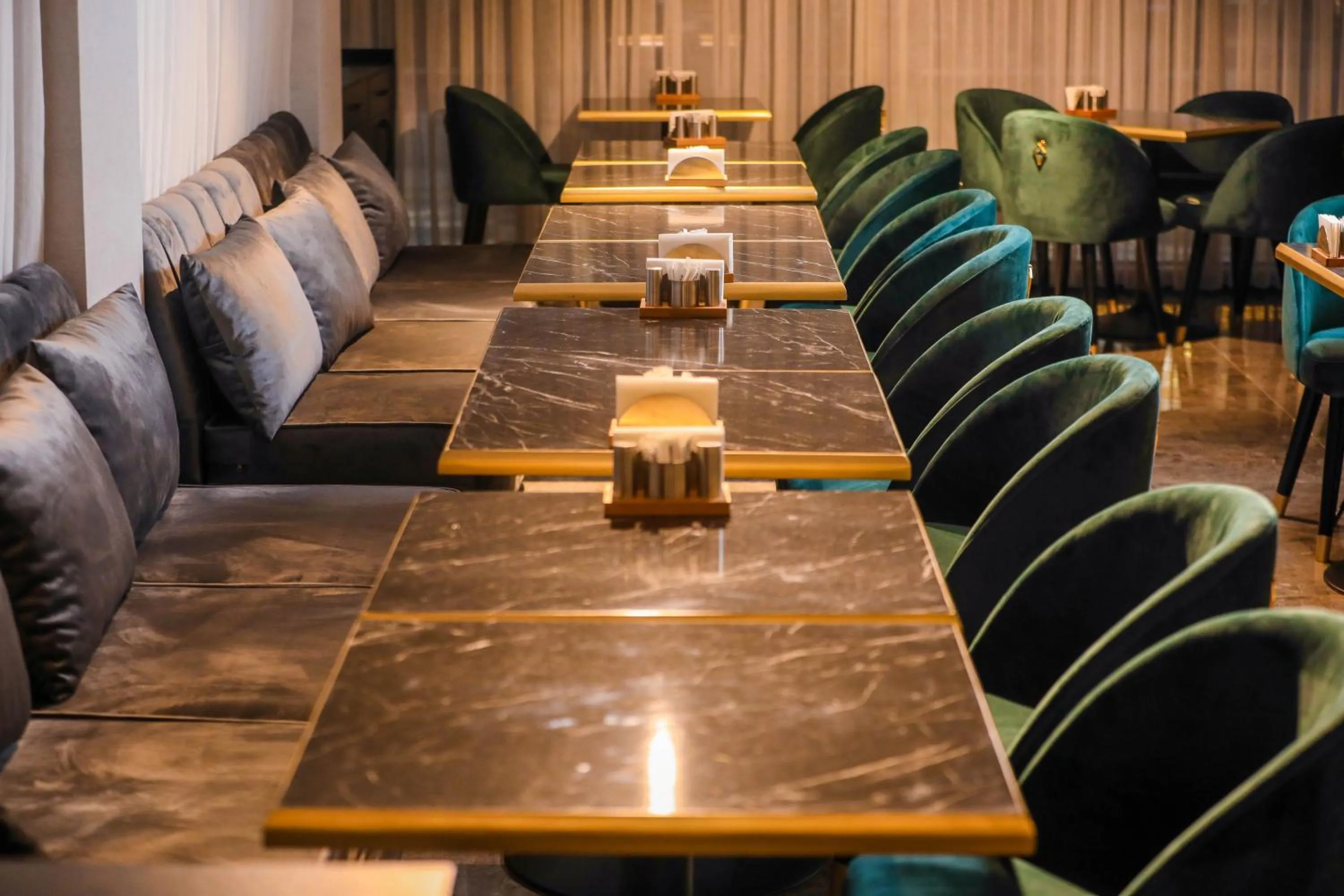 Restaurant/places to eat in Arium Hotel Baku