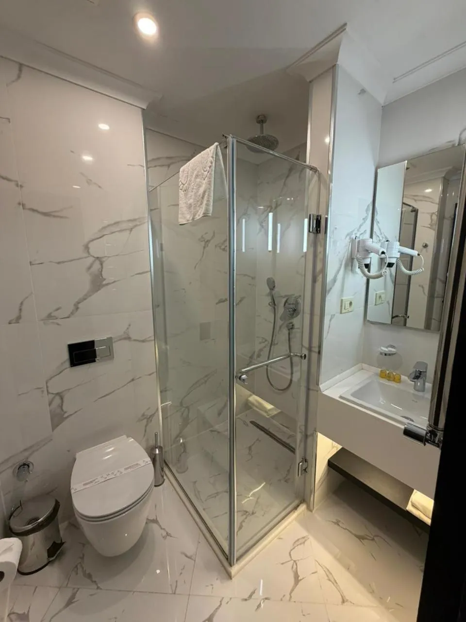 Shower in Arium Hotel Baku