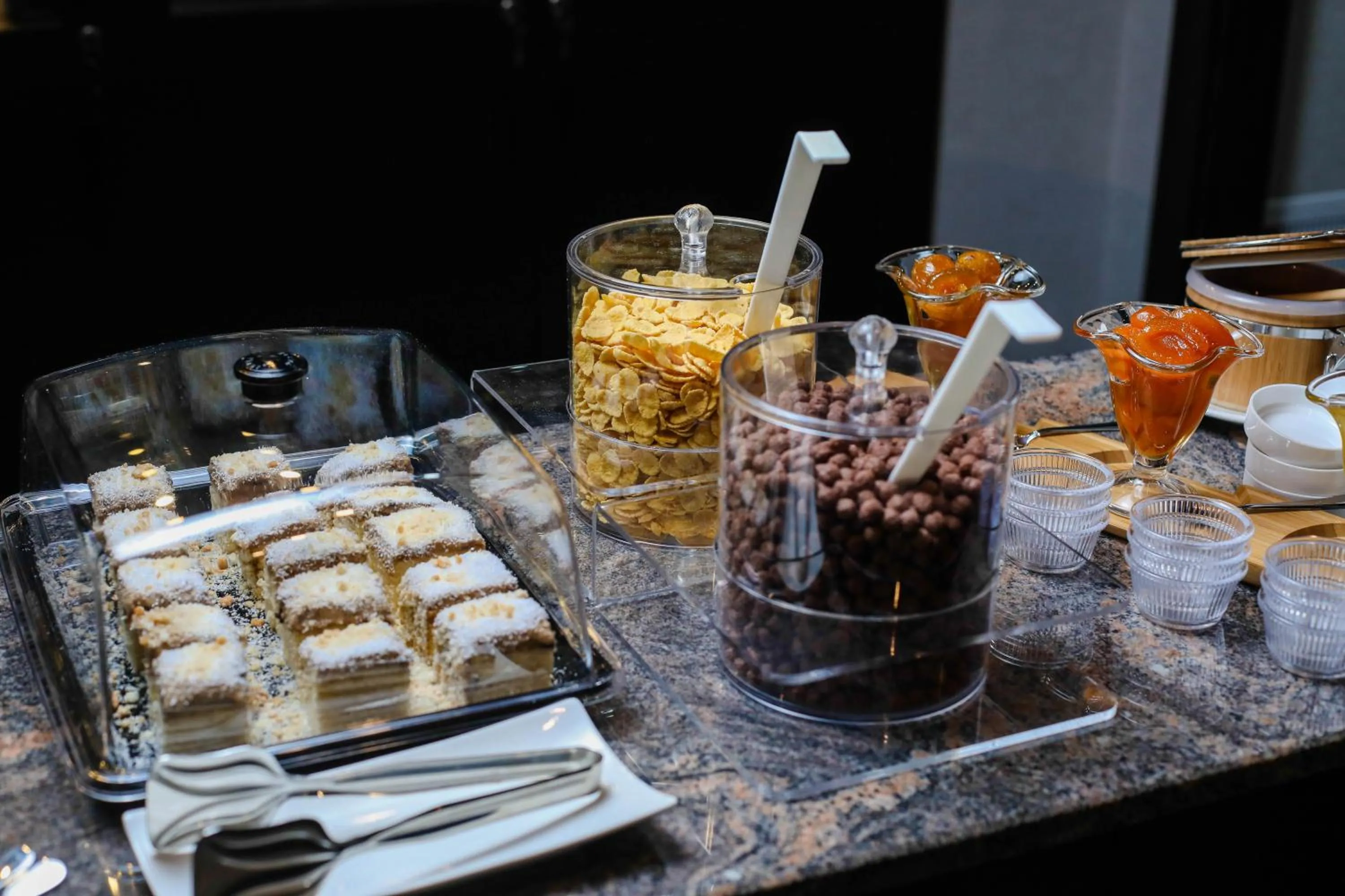 Restaurant/places to eat in Arium Hotel Baku