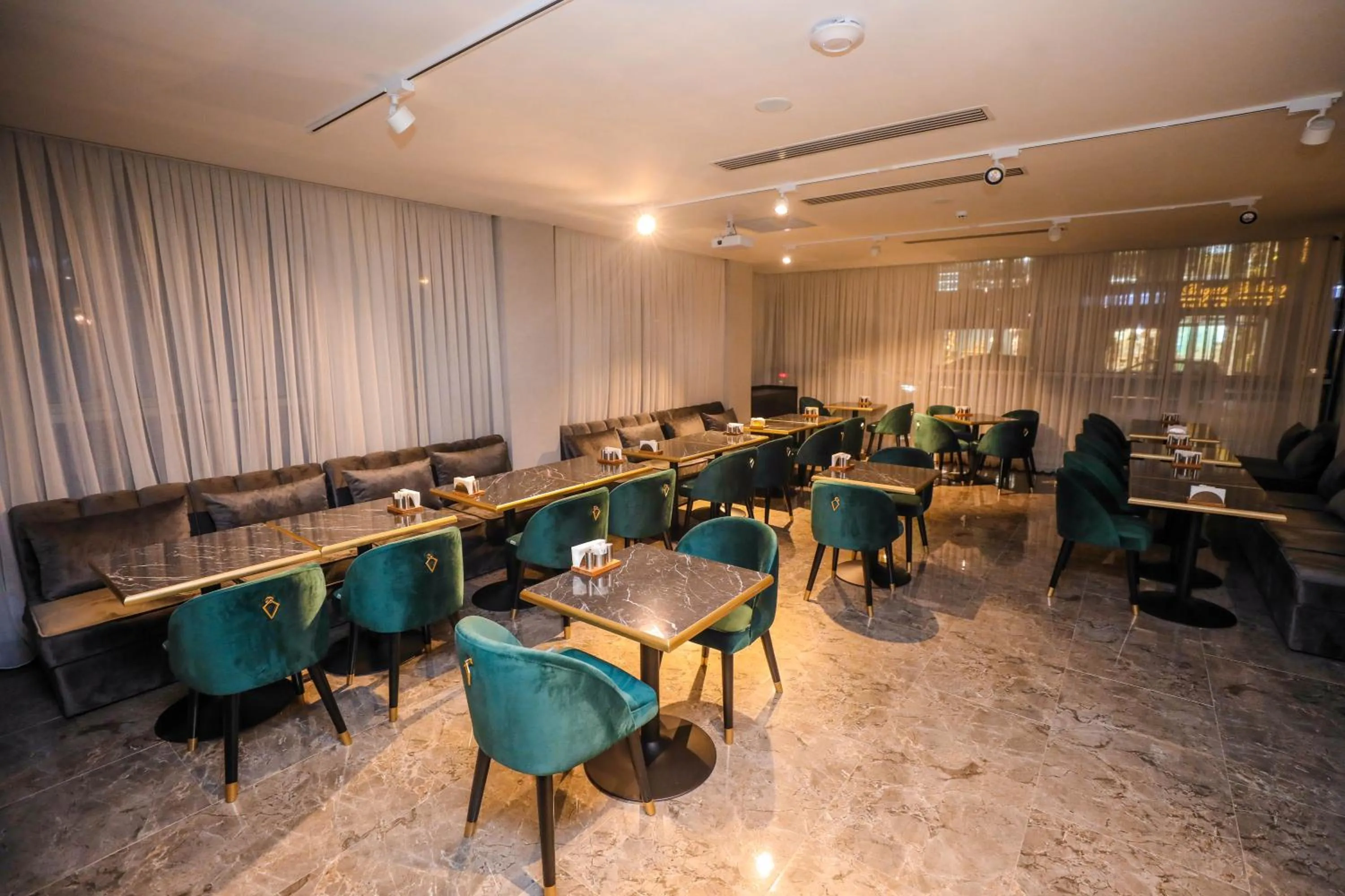 Restaurant/places to eat in Arium Hotel Baku