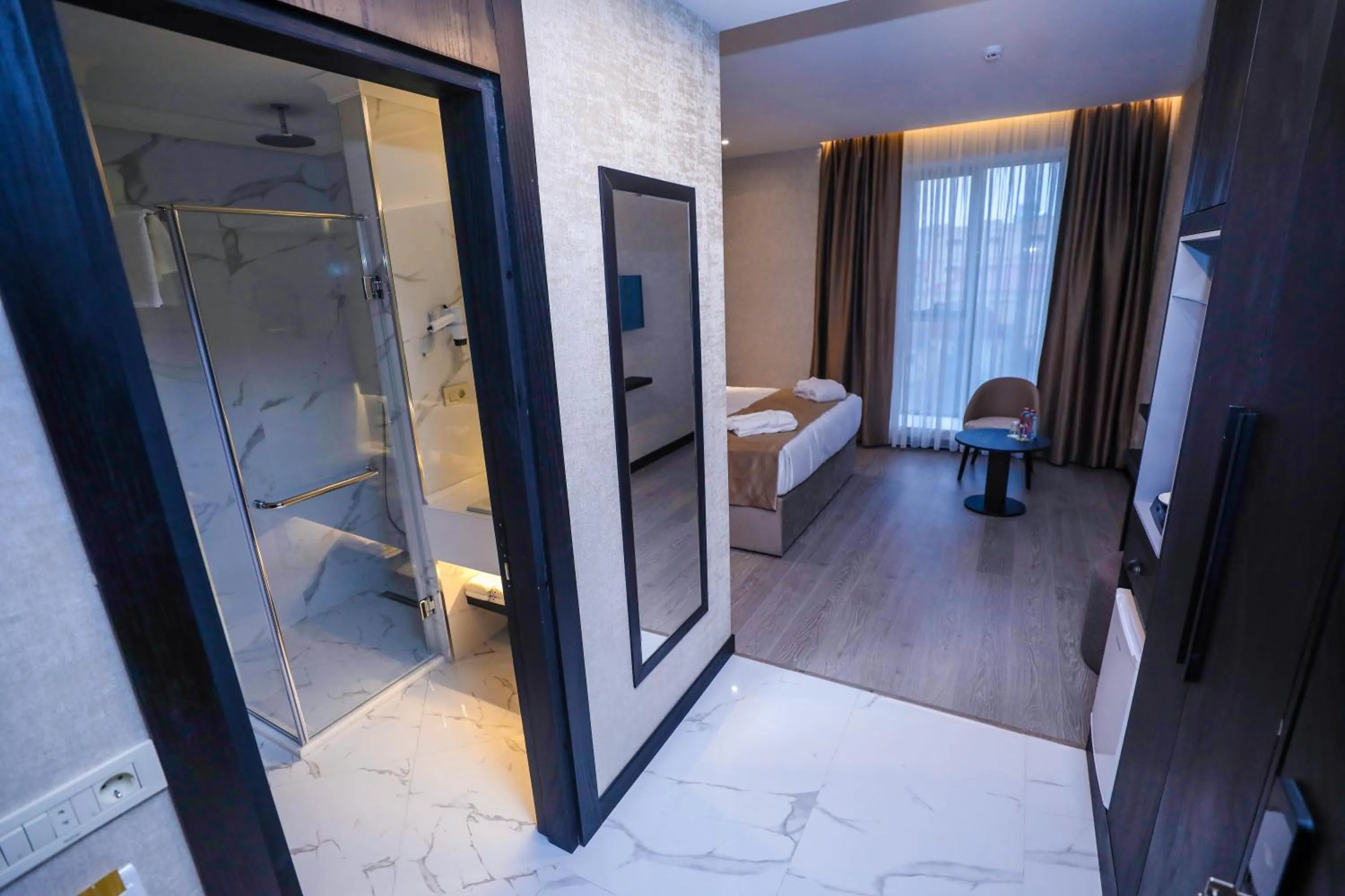 Shower, Bed in Arium Hotel Baku