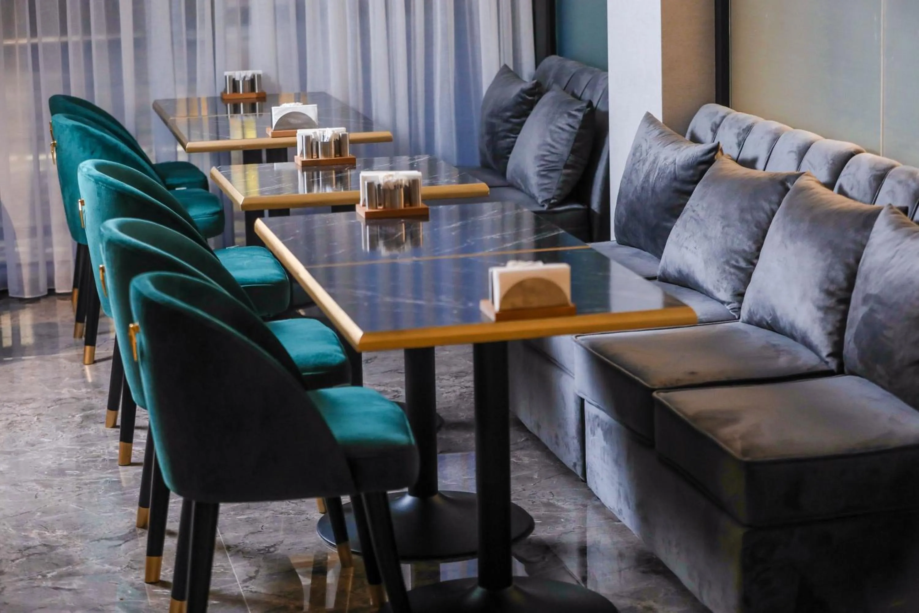 Restaurant/places to eat in Arium Hotel Baku