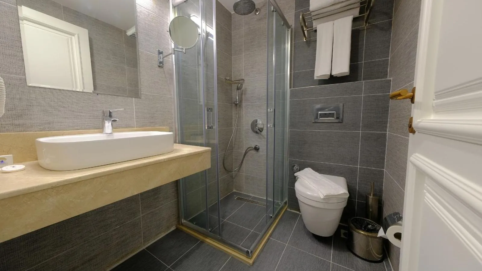 Bathroom in Mai İnci Otel