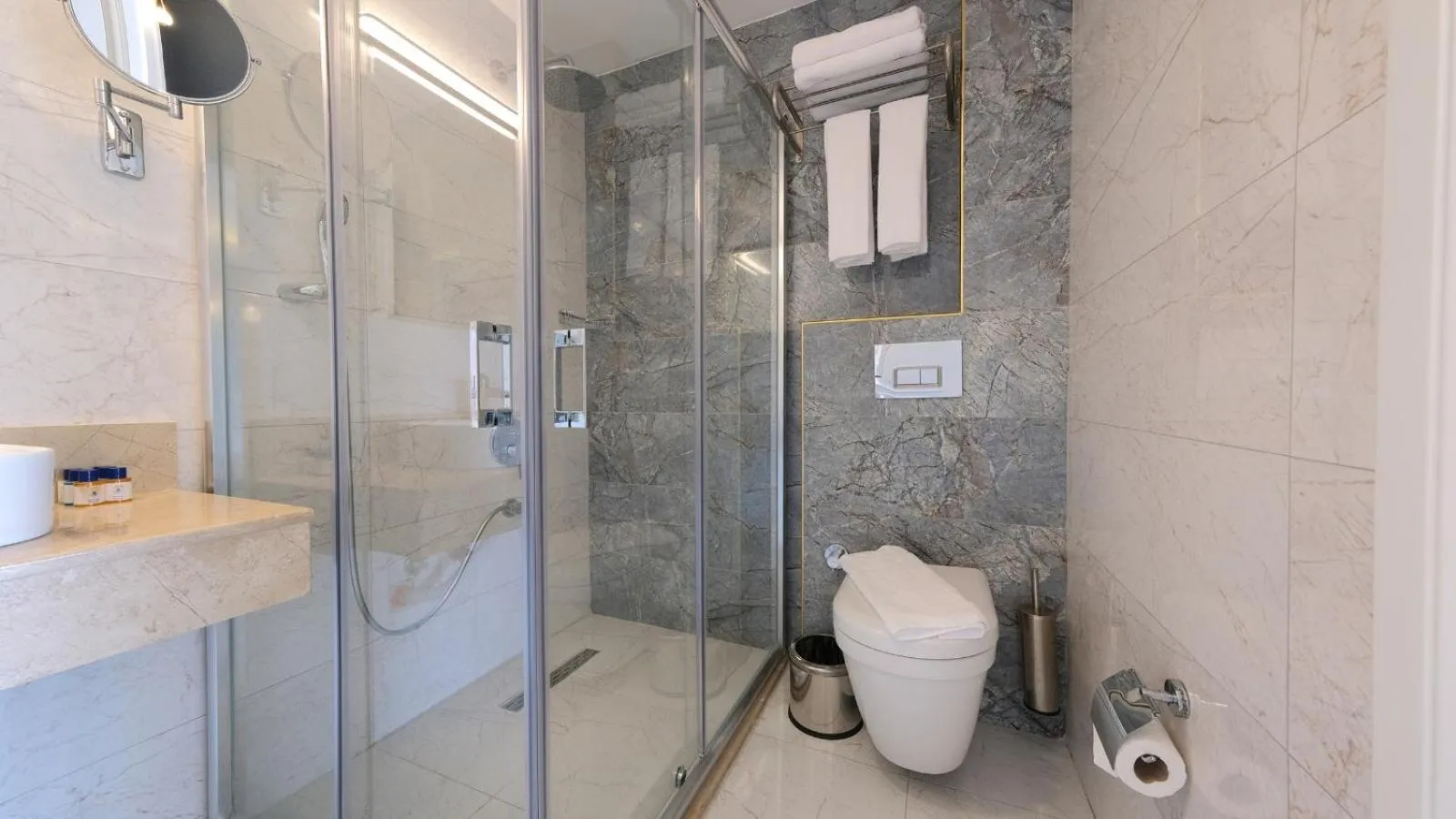 Bathroom in Mai İnci Otel