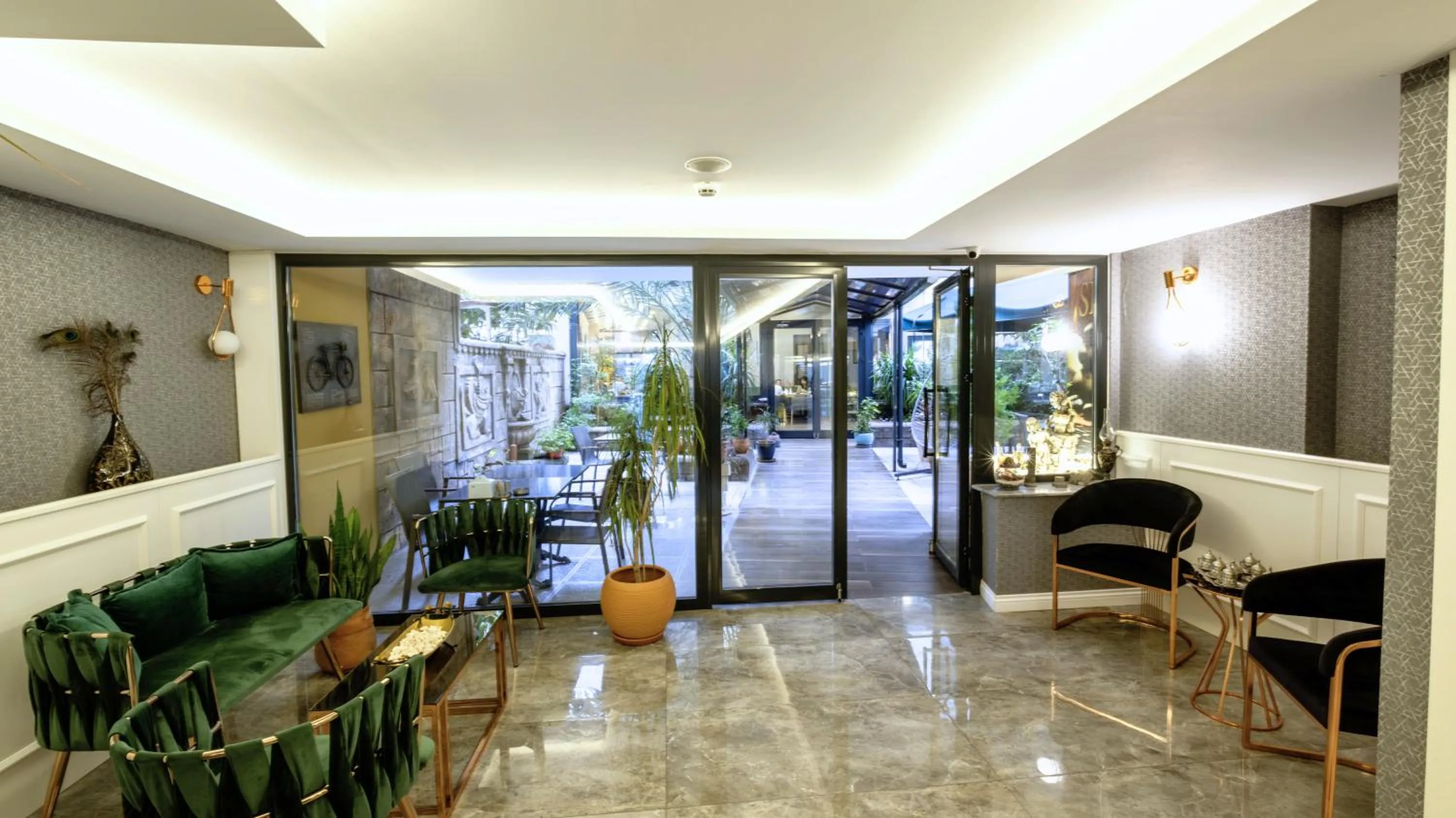 Restaurant/places to eat in Mai İnci Otel