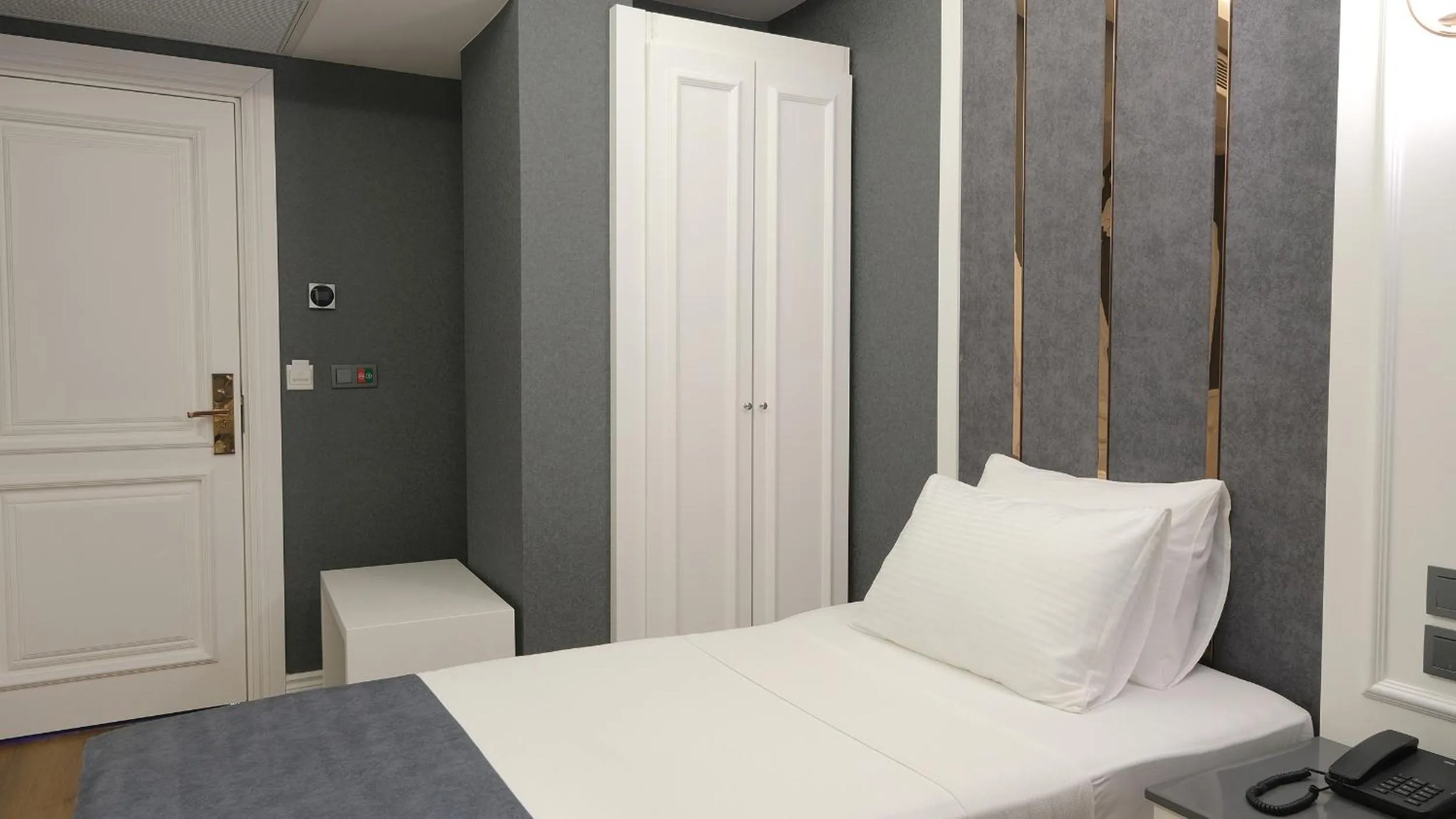 Photo of the whole room, Bed in Mai İnci Otel