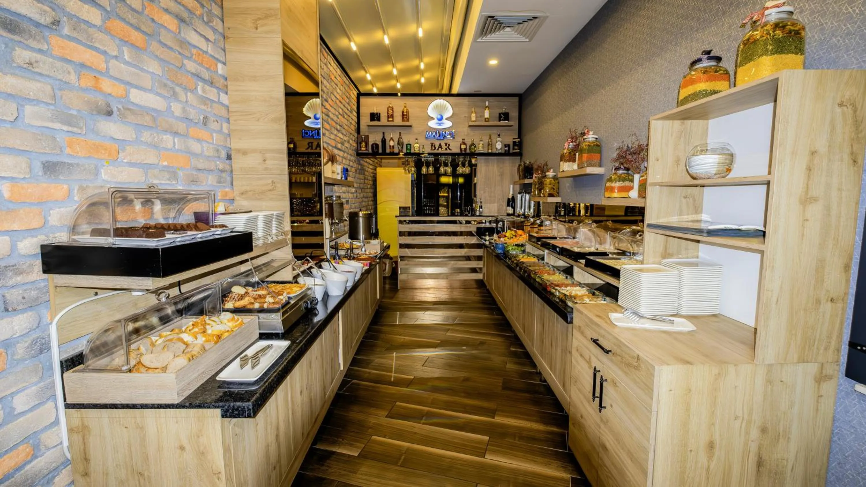 Restaurant/places to eat in Mai İnci Otel