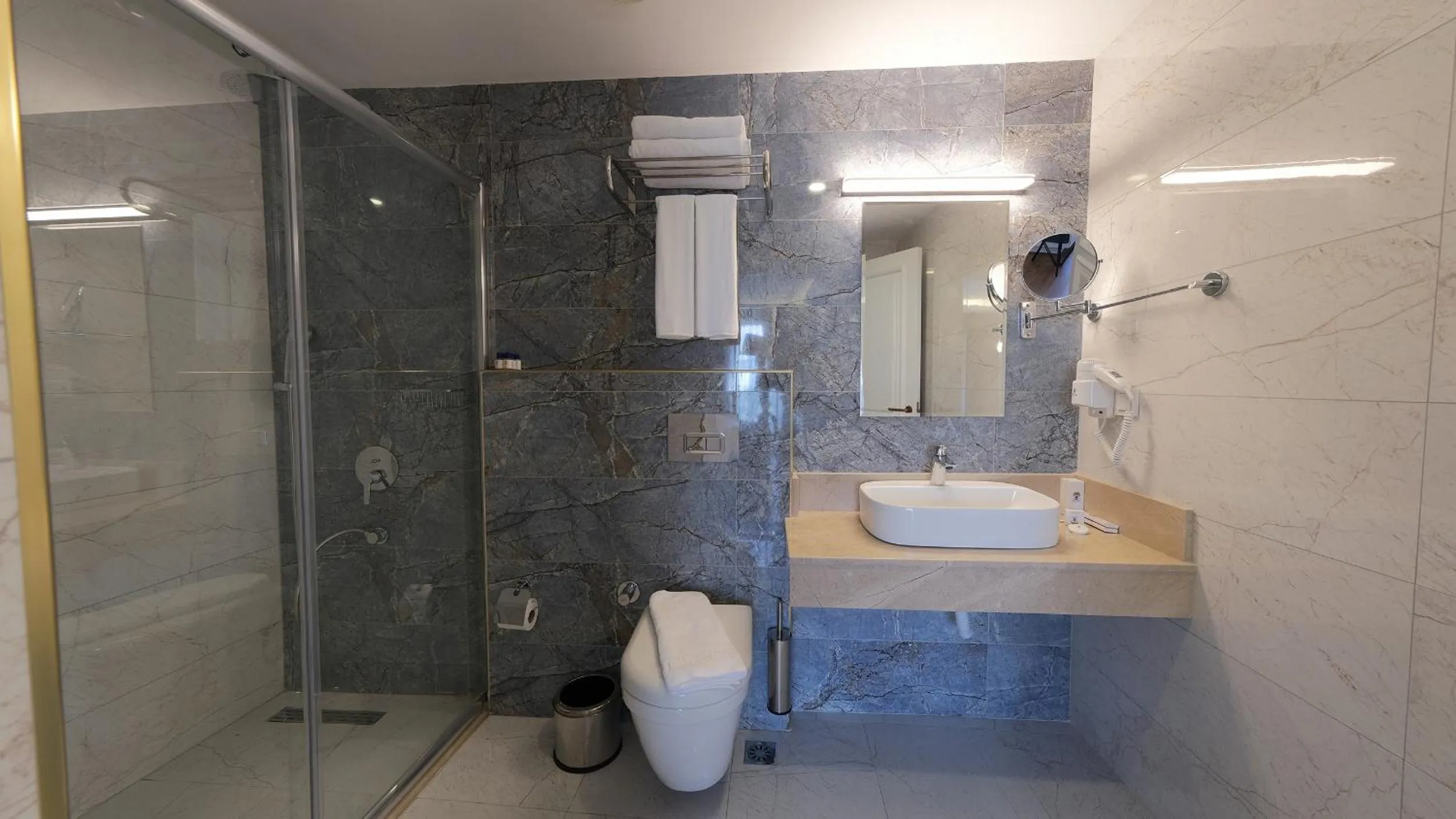 Shower in Mai İnci Otel