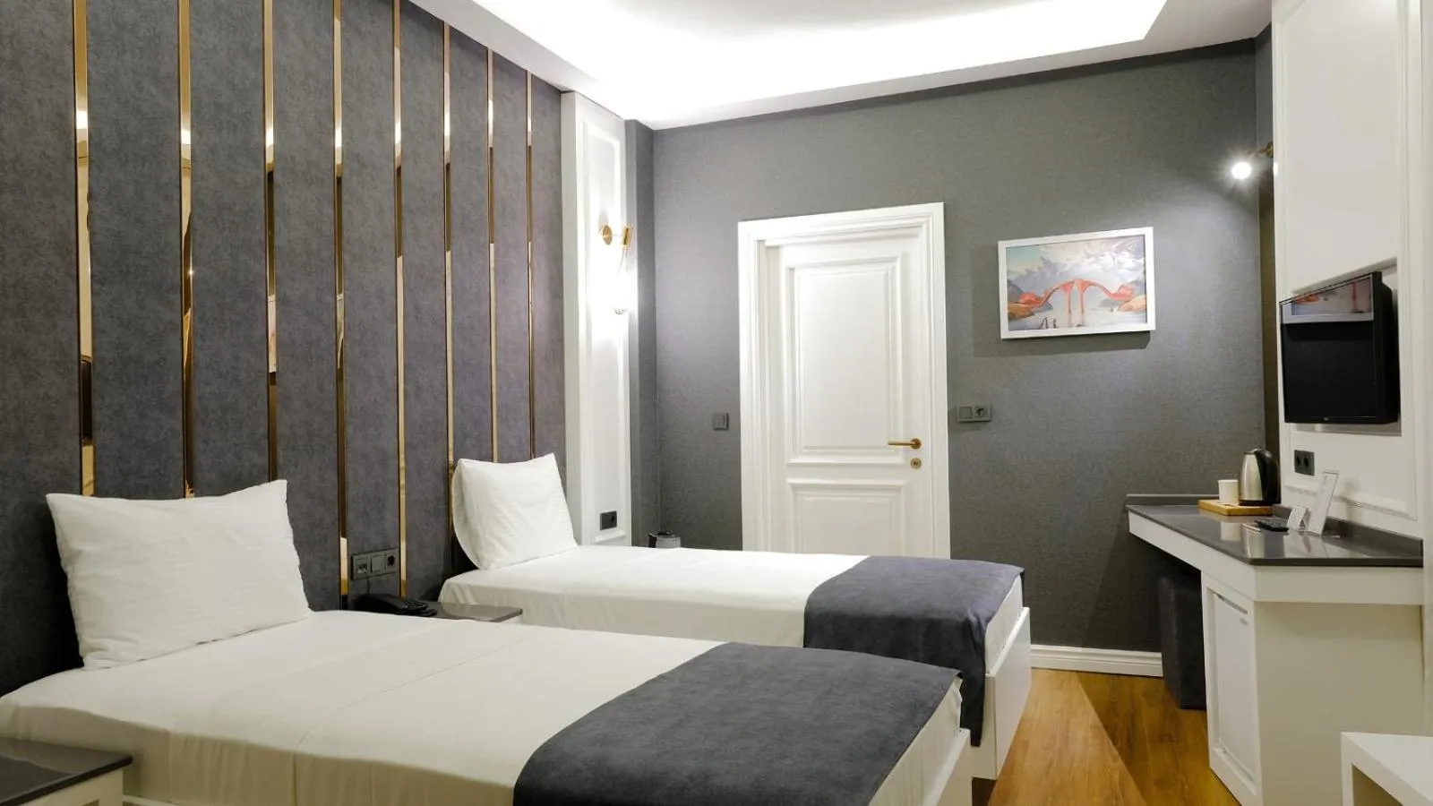 Photo of the whole room, Bed in Mai İnci Otel