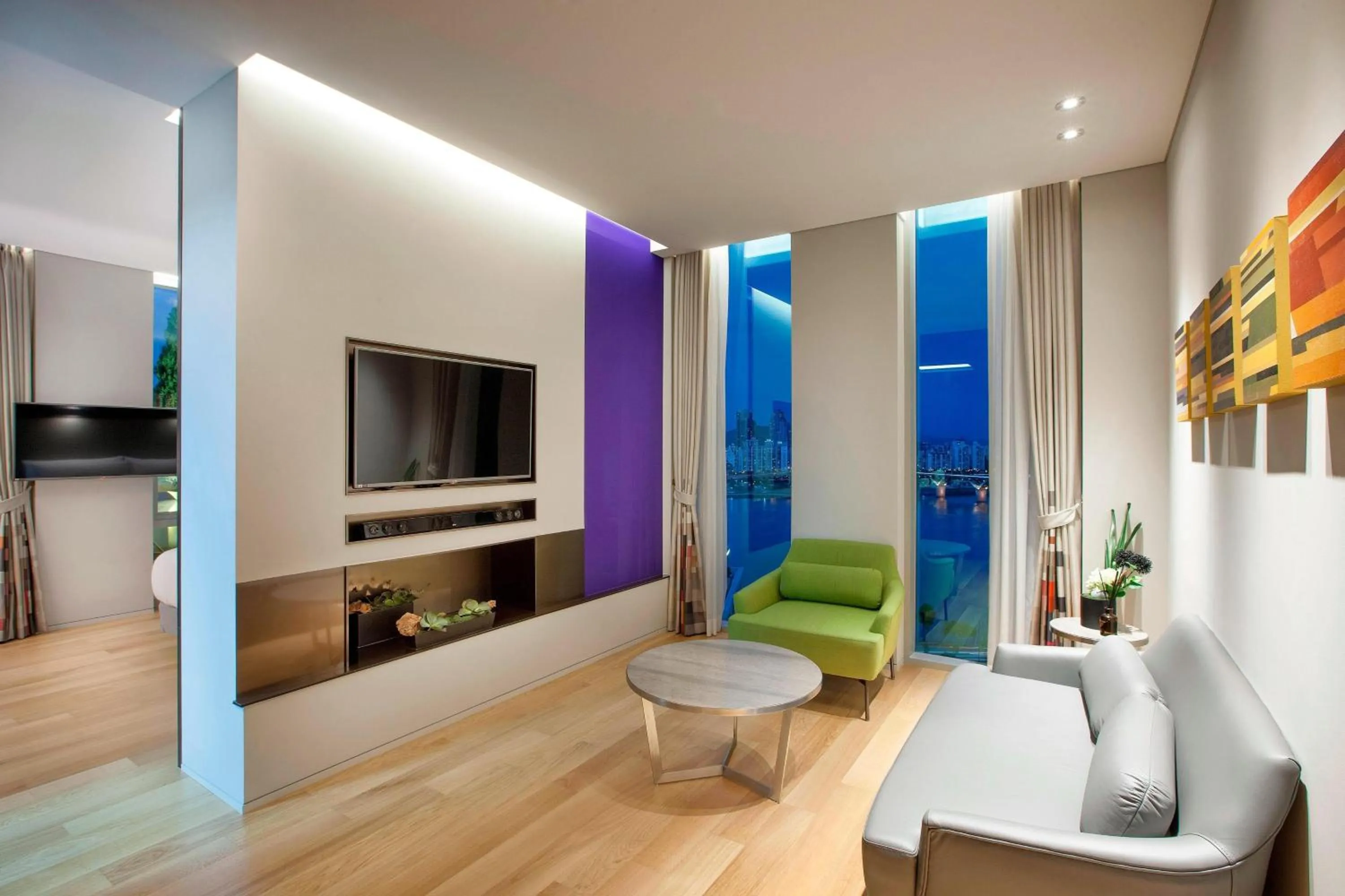 Photo of the whole room in Aloft Seoul Gangnam