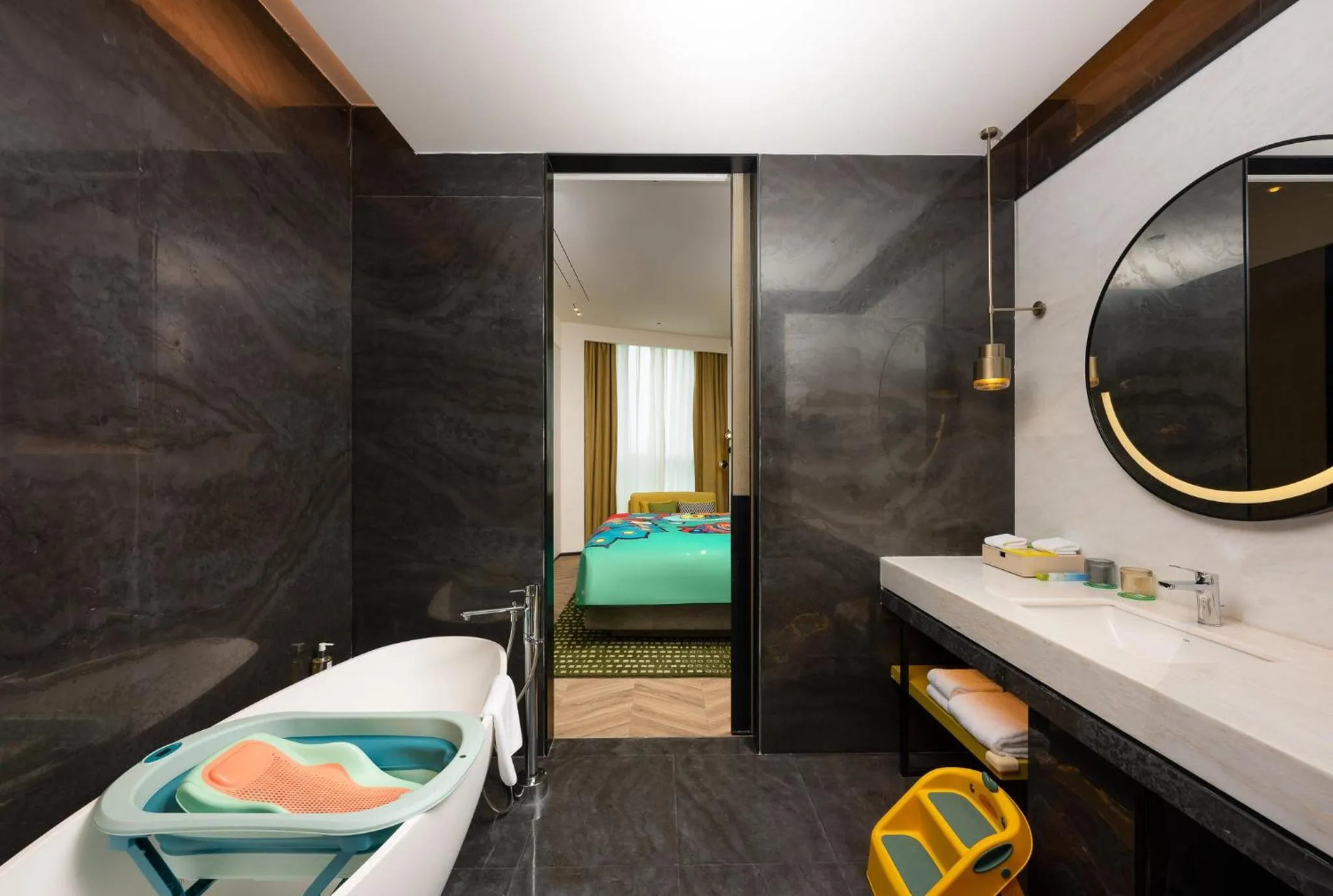 Photo of the whole room, Bed in Holiday Inn Chongqing Data Valley by IHG