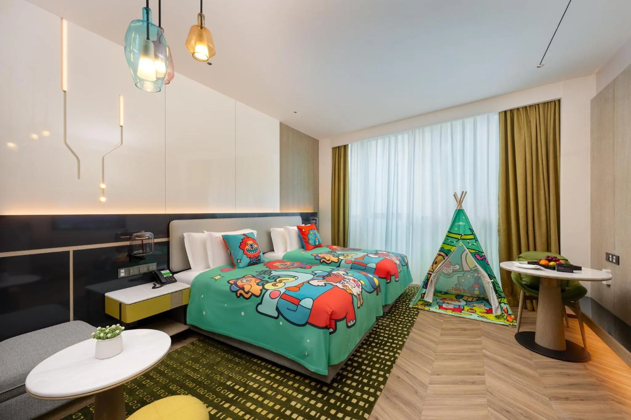 Photo of the whole room, Bed in Holiday Inn Chongqing Data Valley by IHG