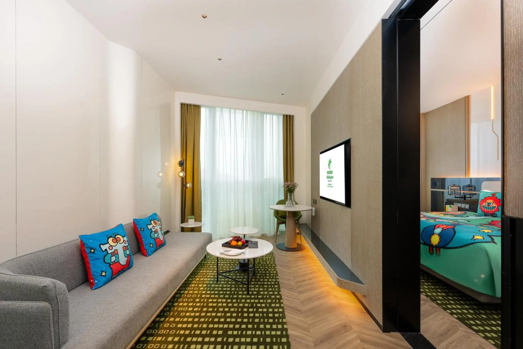 Photo of the whole room, Bed in Holiday Inn Chongqing Data Valley by IHG