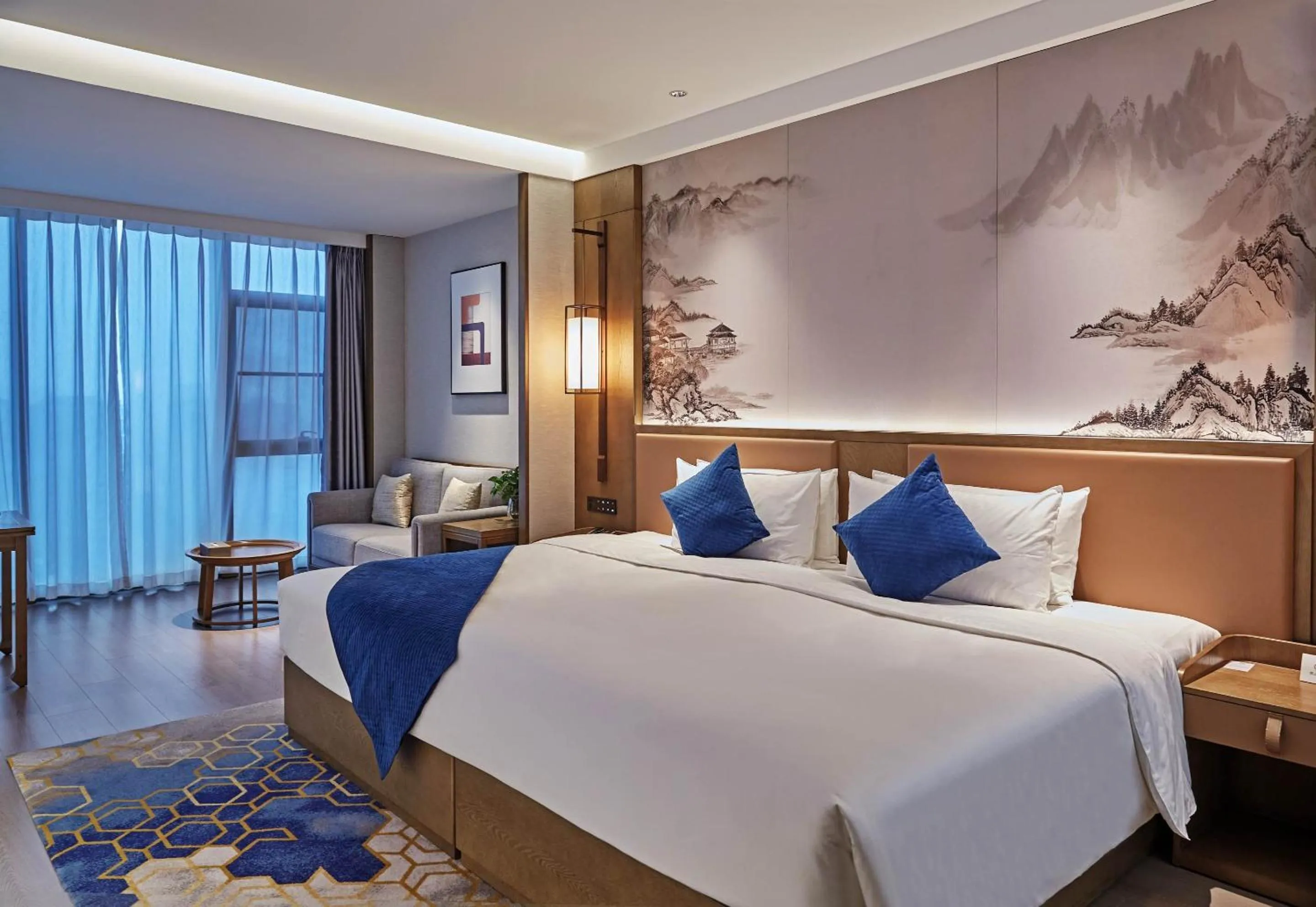 Photo of the whole room, Bed in Crowne Plaza Chengdu Wuhou by IHG