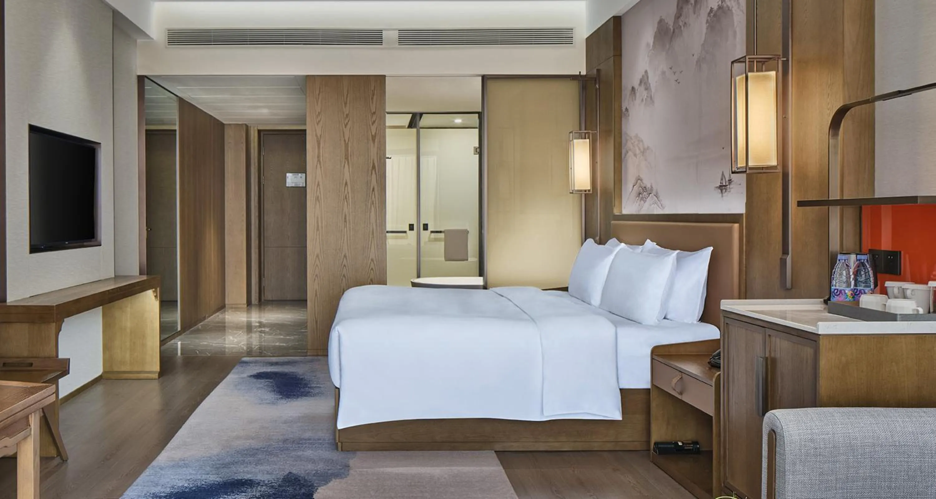 Photo of the whole room, Bed in Crowne Plaza Chengdu Wuhou by IHG