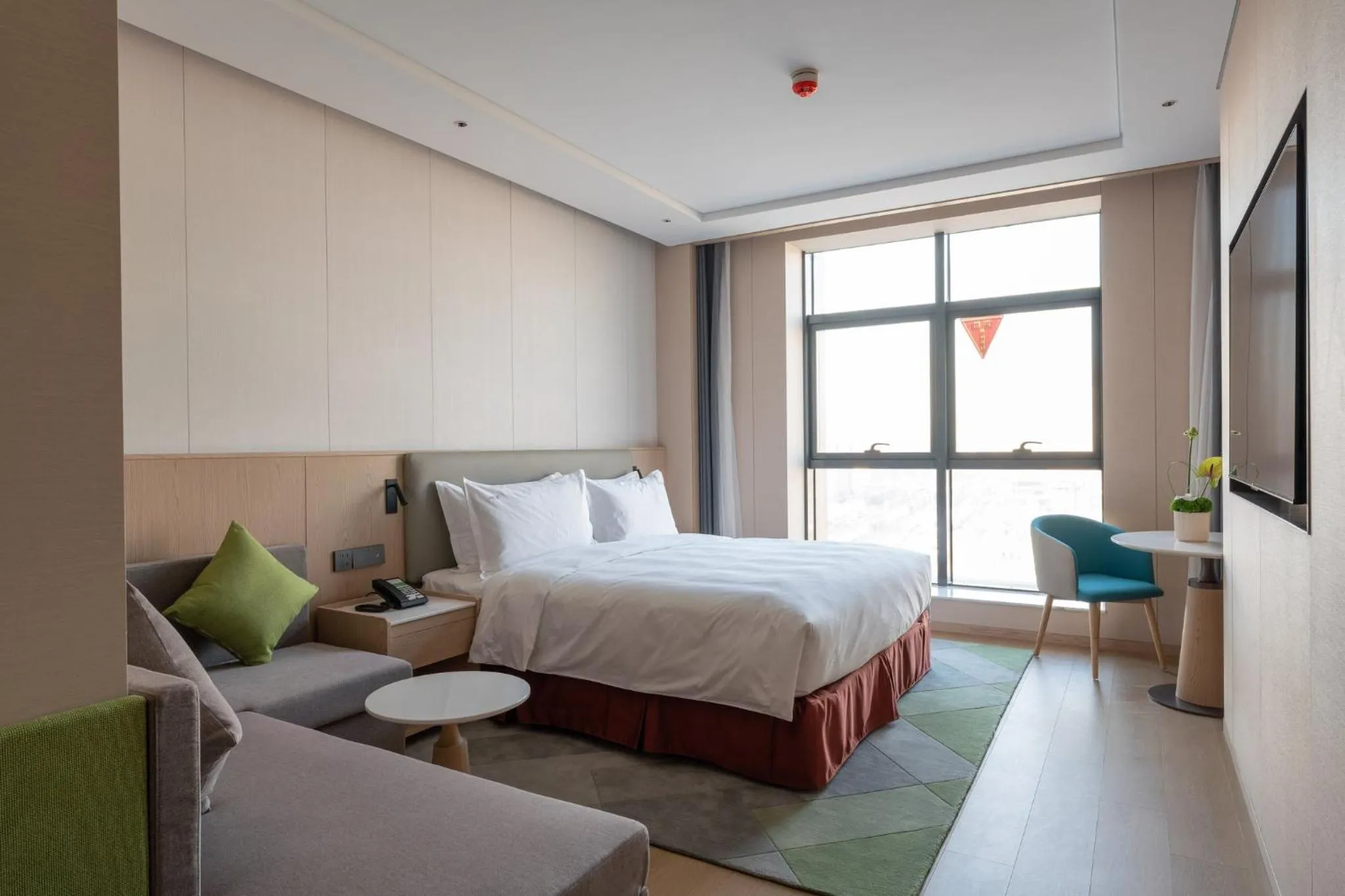 Photo of the whole room, Bed in Holiday Inn Taiyuan Sunshine by IHG