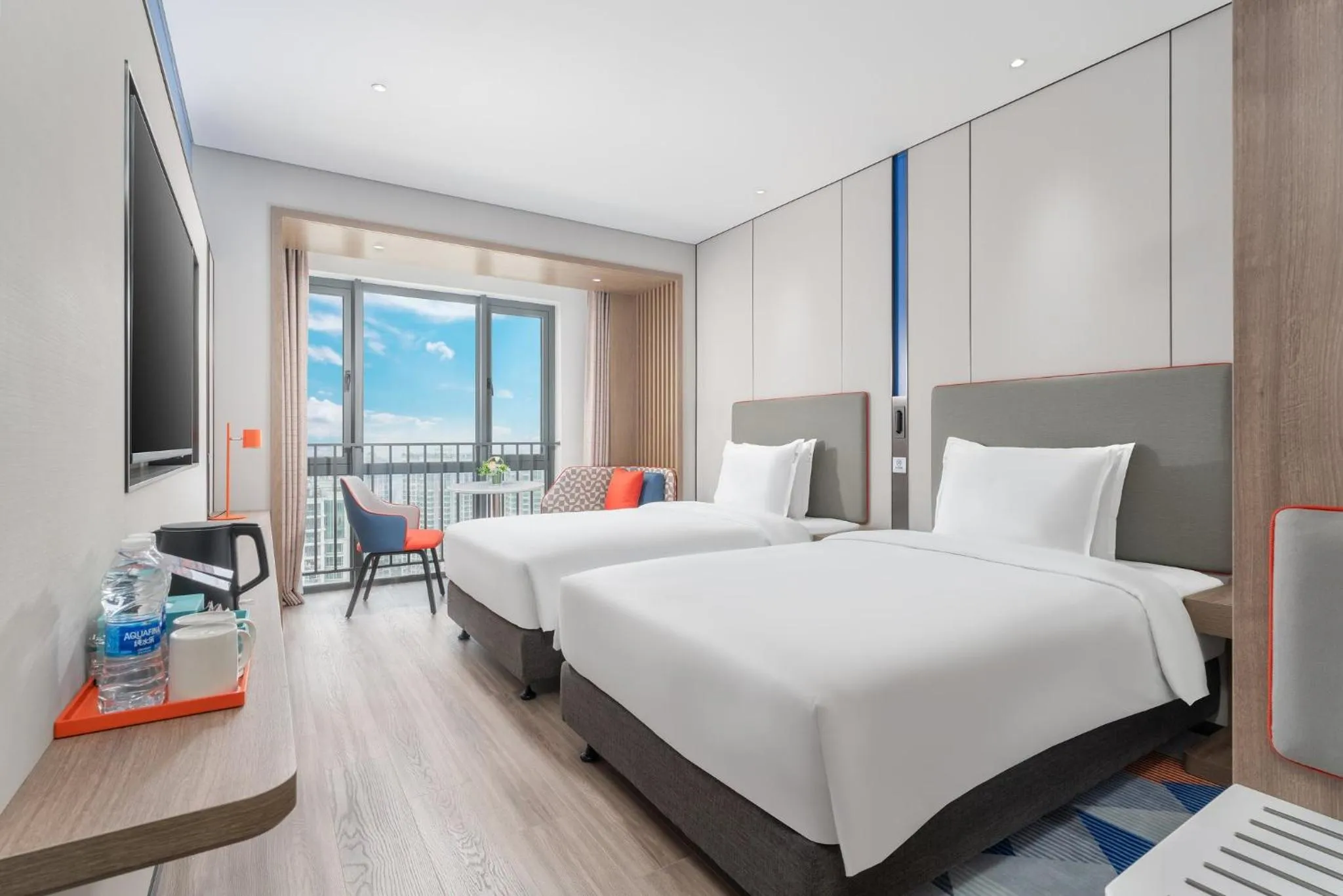 Photo of the whole room, Bed in Holiday Inn Express Guangzhou Panyu Dashi by IHG