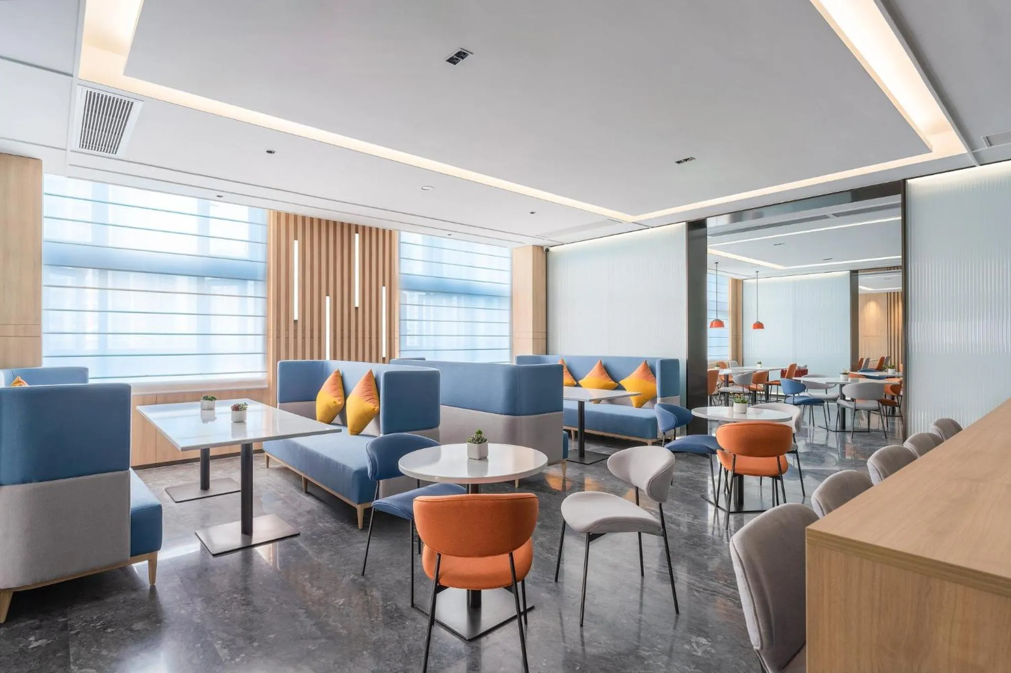 Breakfast in Holiday Inn Express Guangzhou Panyu Dashi by IHG