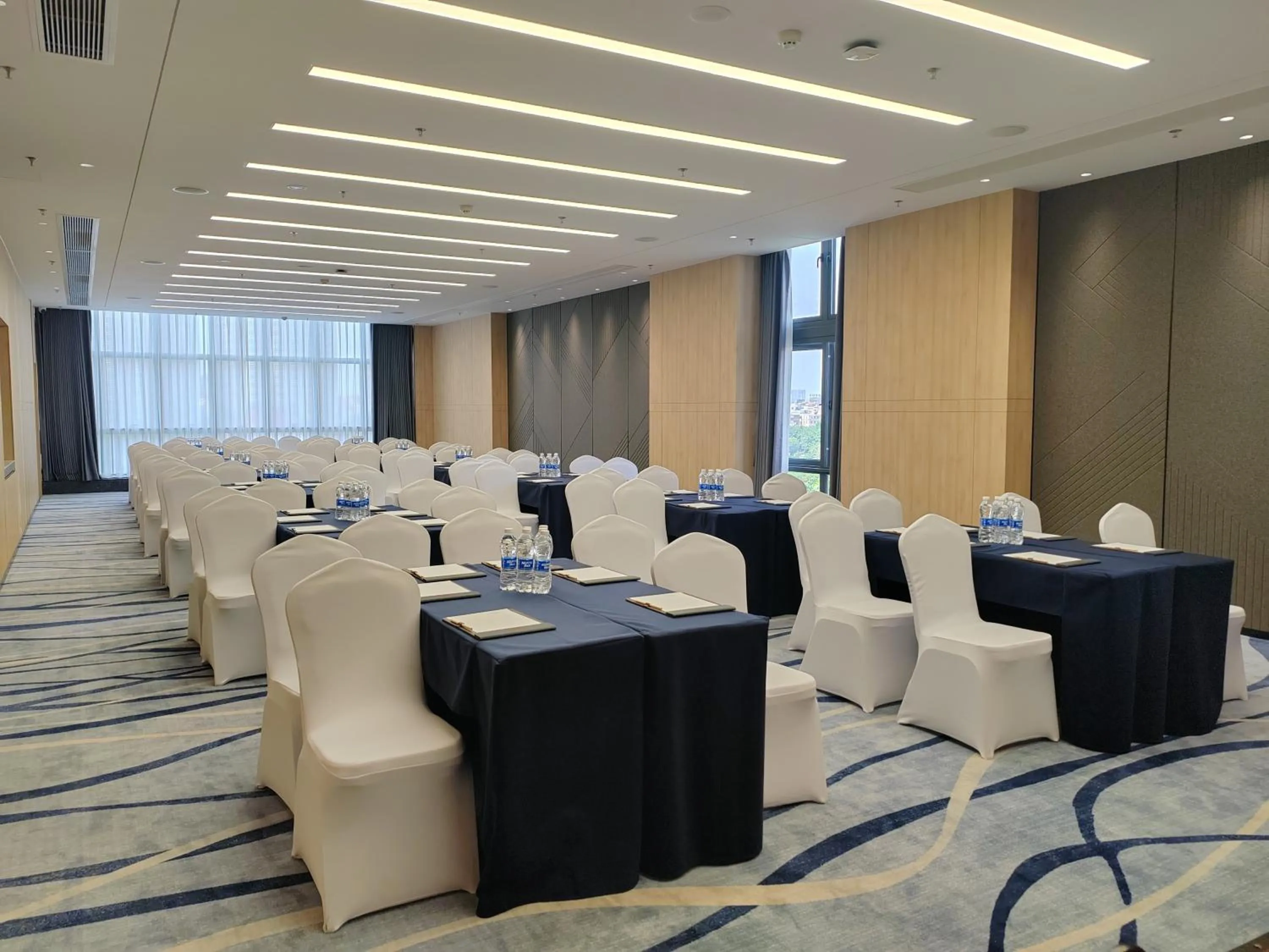 Meeting/conference room in Holiday Inn Express Guangzhou Panyu Dashi by IHG