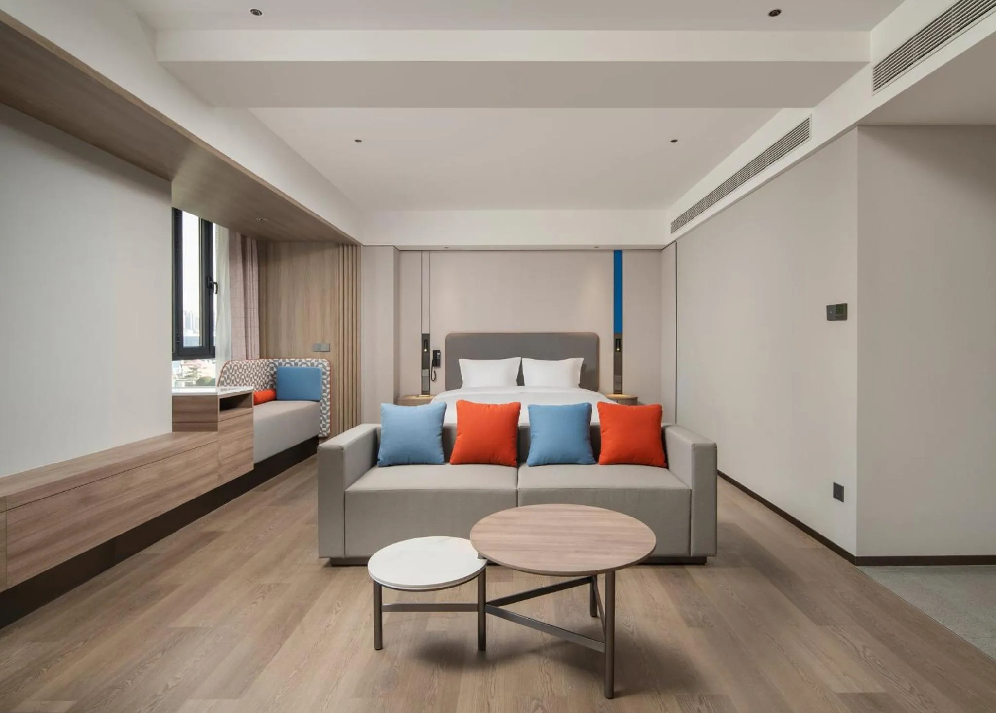 Photo of the whole room in Holiday Inn Express Xi'an Aerospace Town by IHG