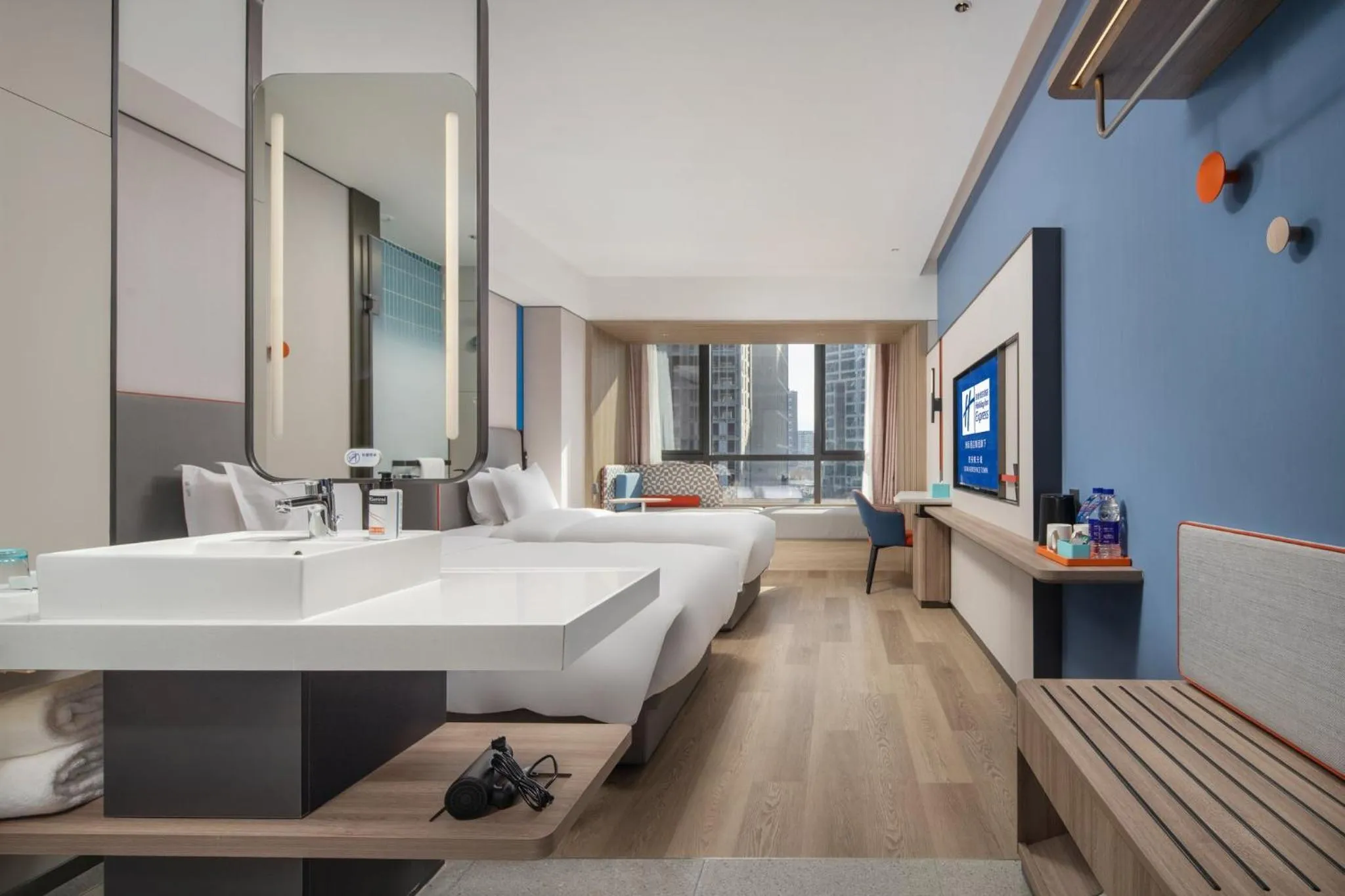 Photo of the whole room in Holiday Inn Express Xi'an Aerospace Town by IHG