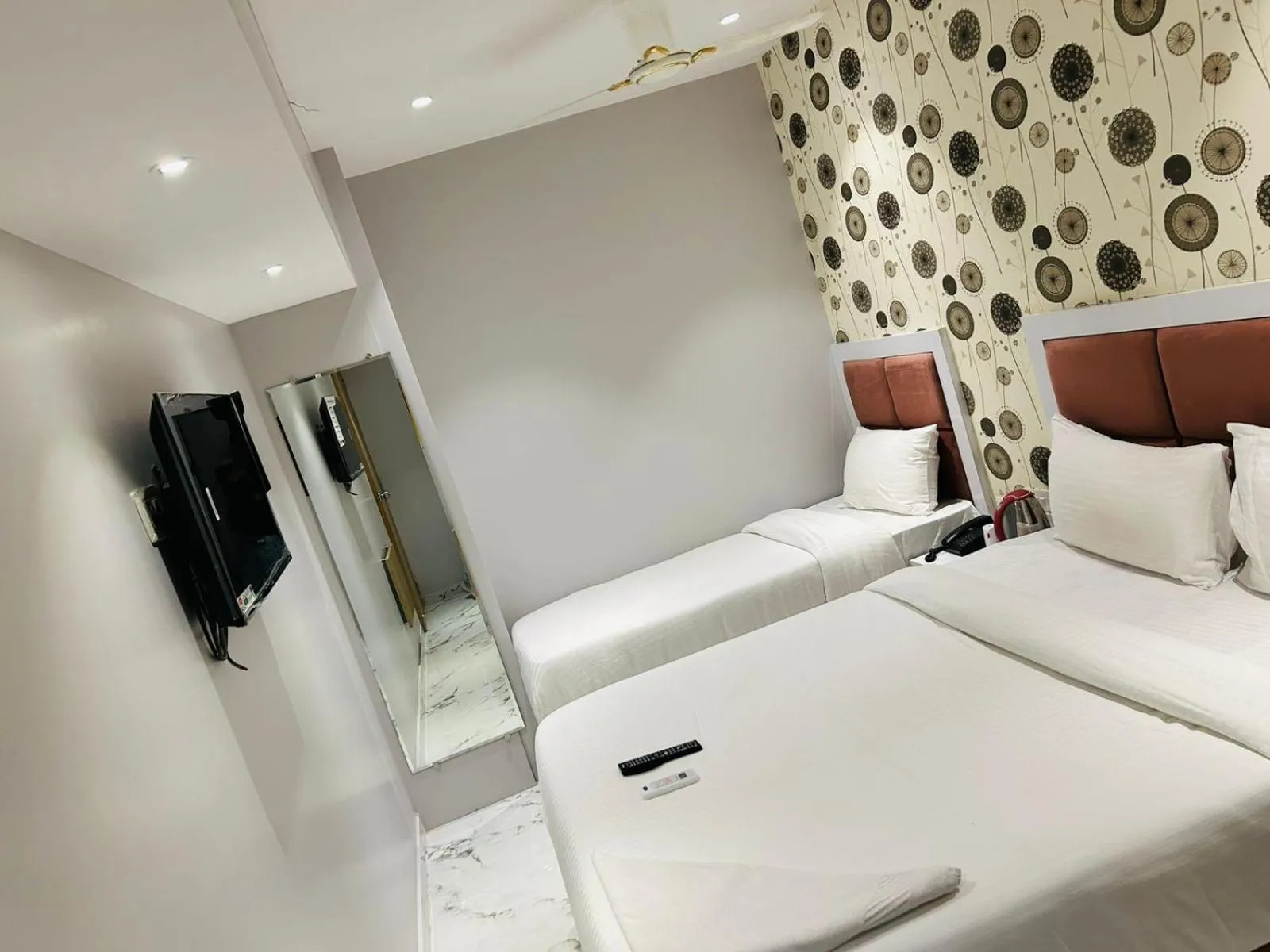 Bed in Grand Dyad Hotel - Near Kokilaben Hospital Andheri West