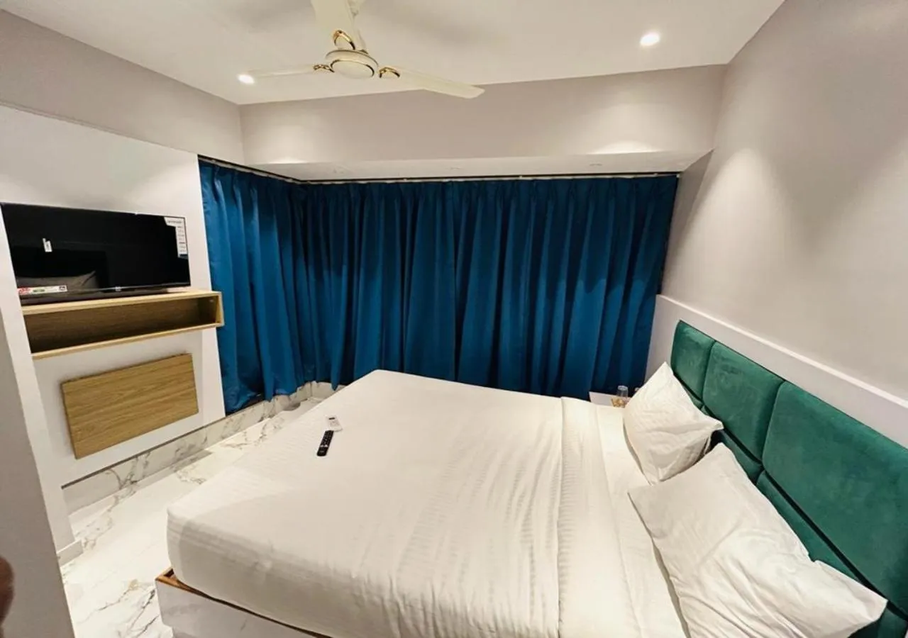 Bedroom, Bed in Grand Dyad Hotel - Near Kokilaben Hospital Andheri West