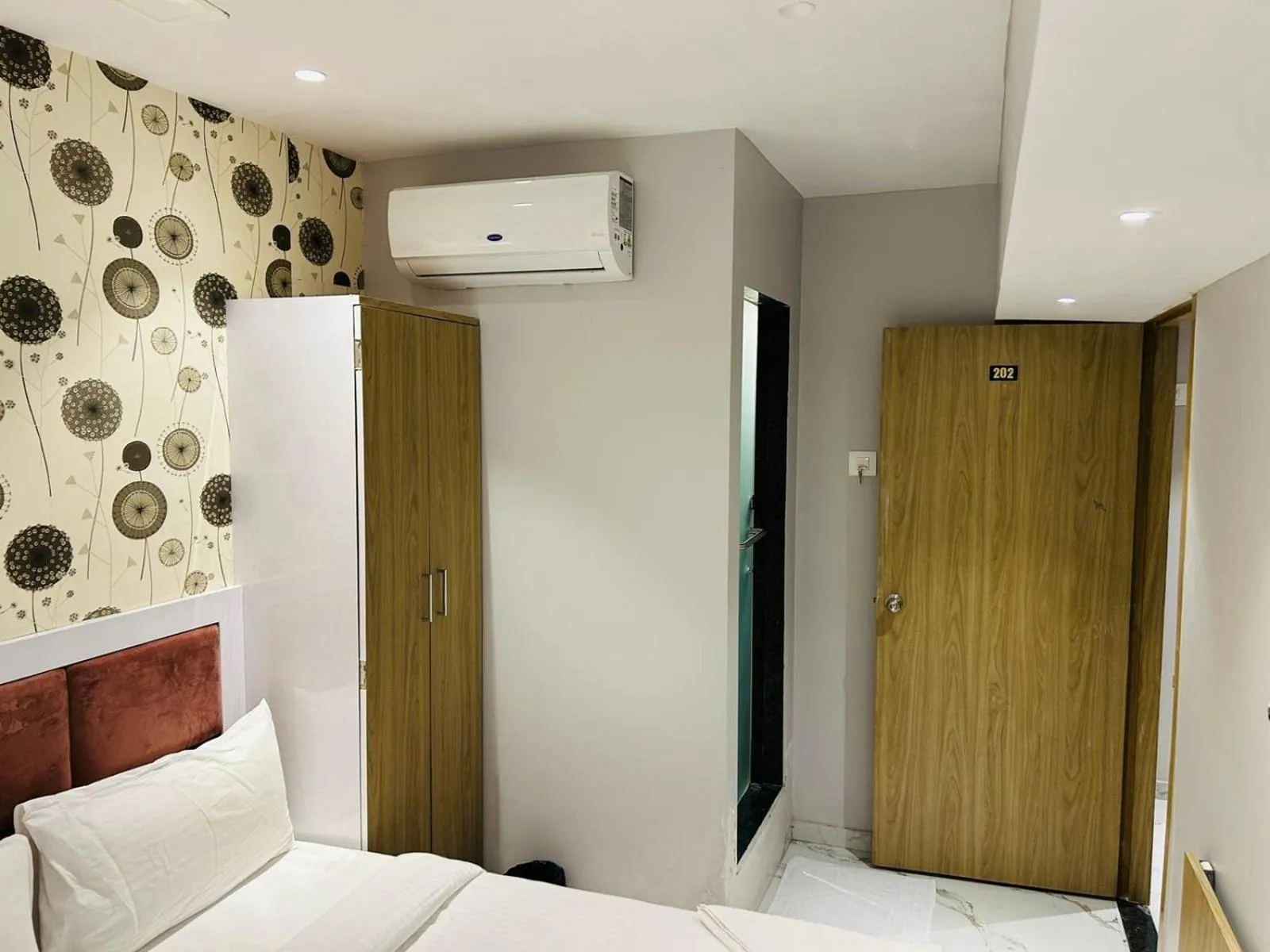 Bedroom, Bed in Grand Dyad Hotel - Near Kokilaben Hospital Andheri West