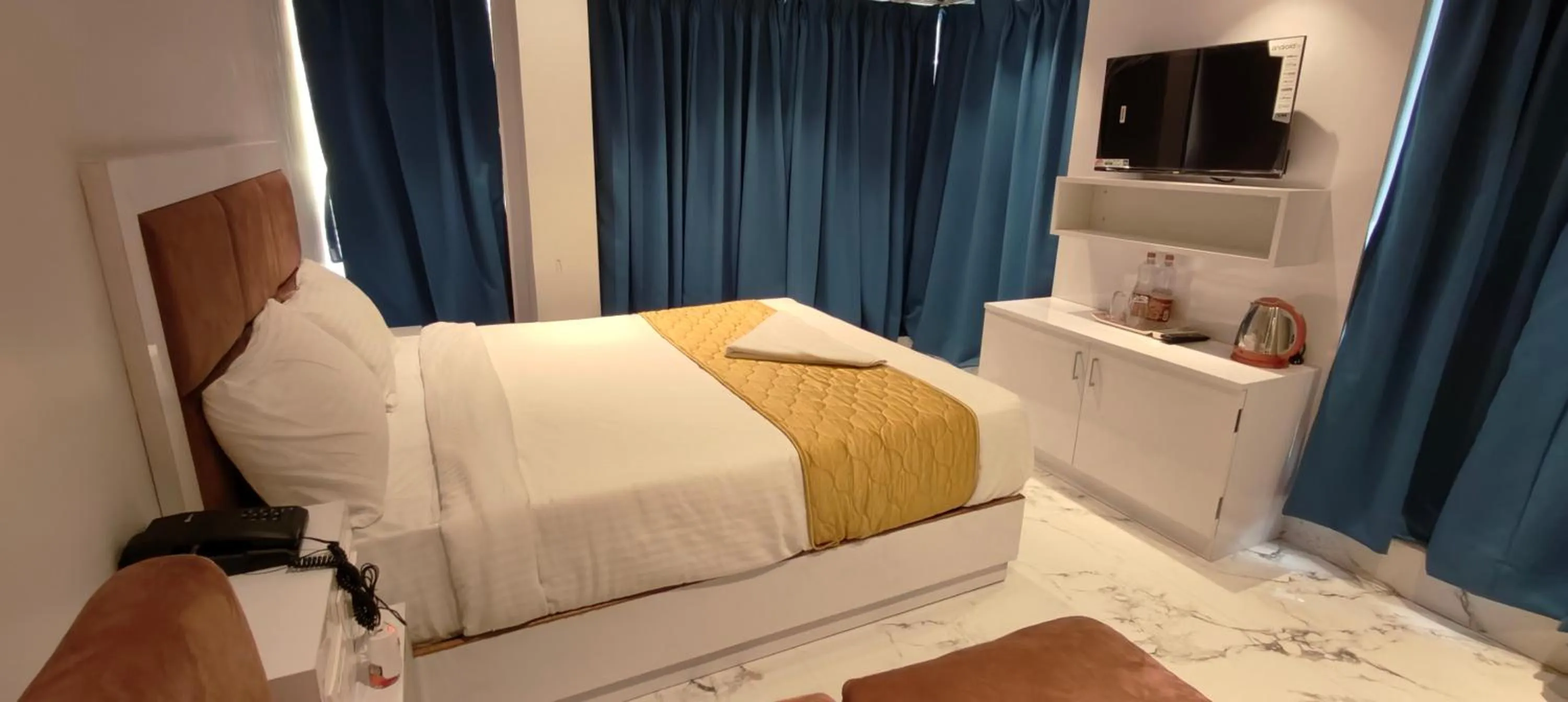 Bedroom, Bed in Grand Dyad Hotel - Near Kokilaben Hospital Andheri West