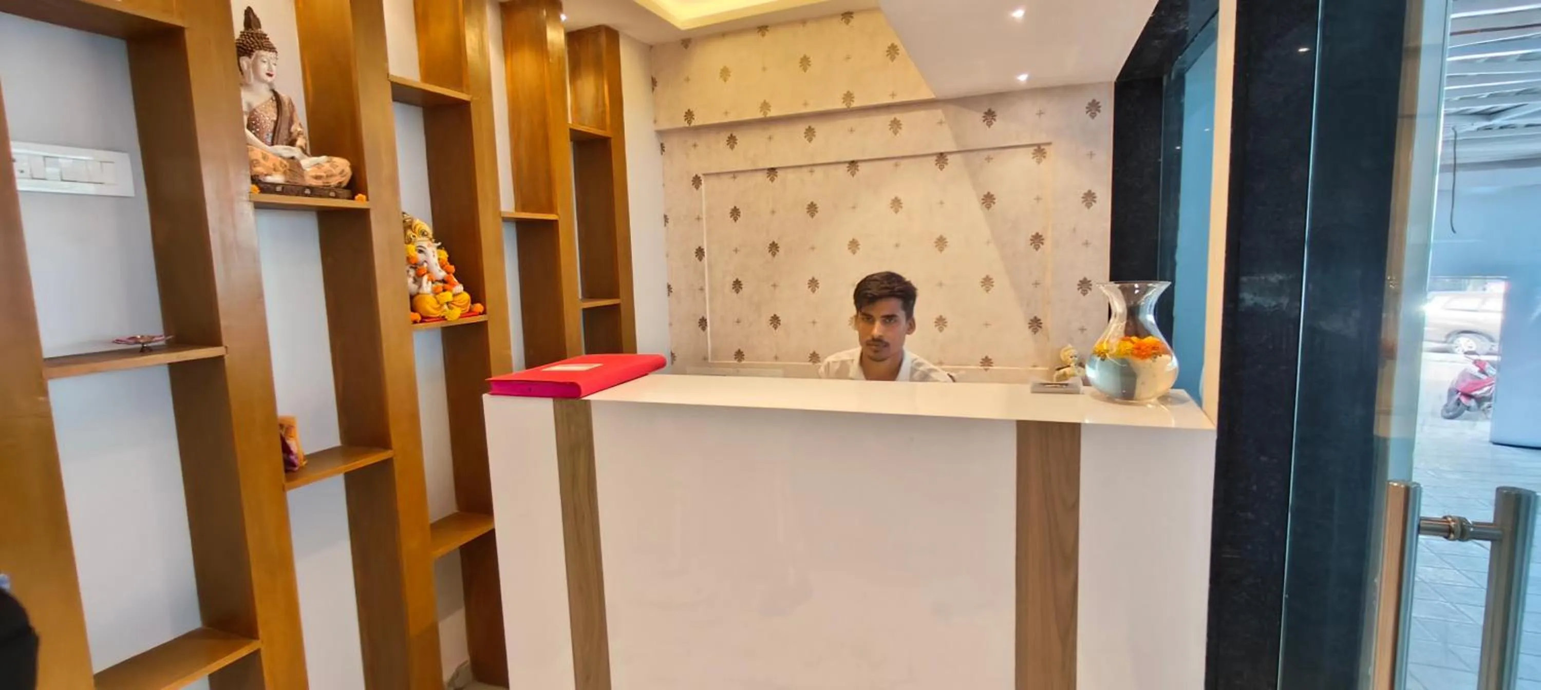 Lobby or reception in Grand Dyad Hotel - Near Kokilaben Hospital Andheri West