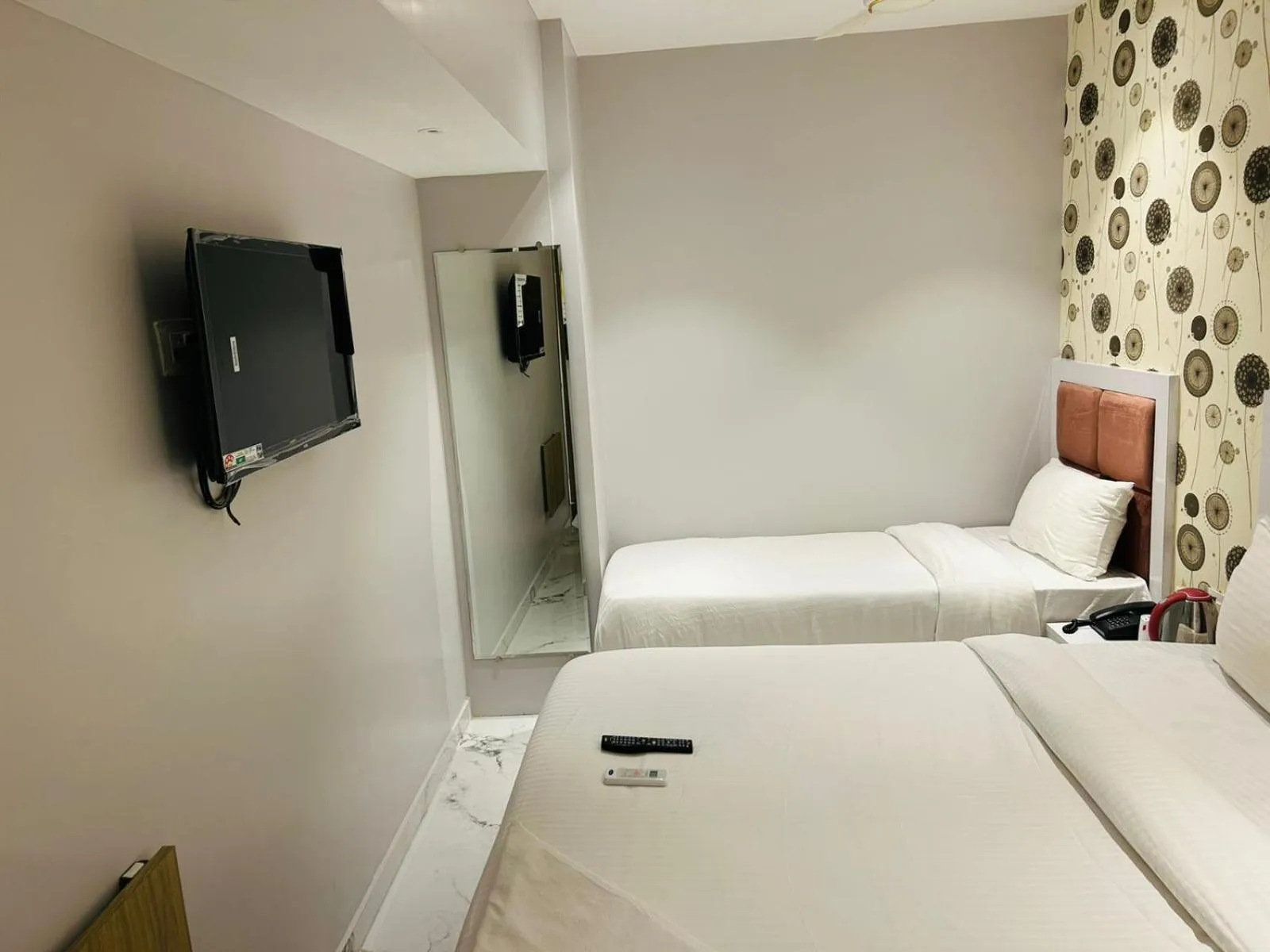 Bed in Grand Dyad Hotel - Near Kokilaben Hospital Andheri West