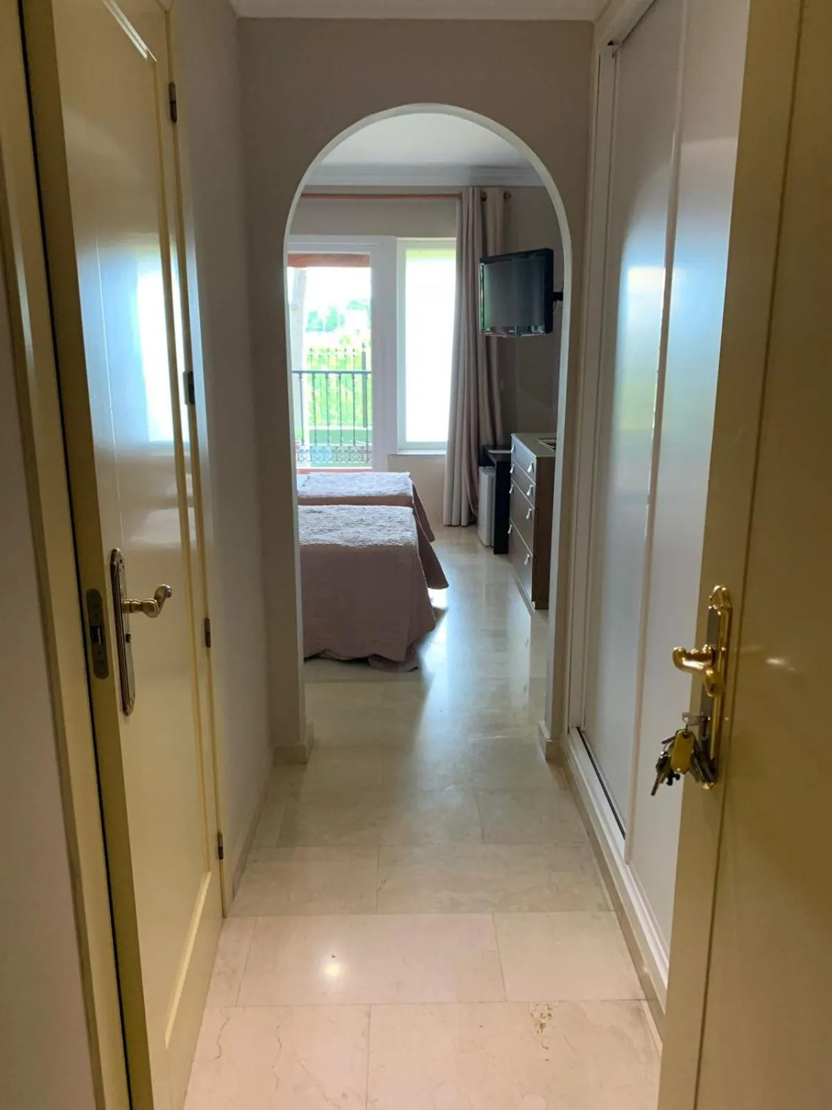 Photo of the whole room, Bed in Hotel Villa San Francisco