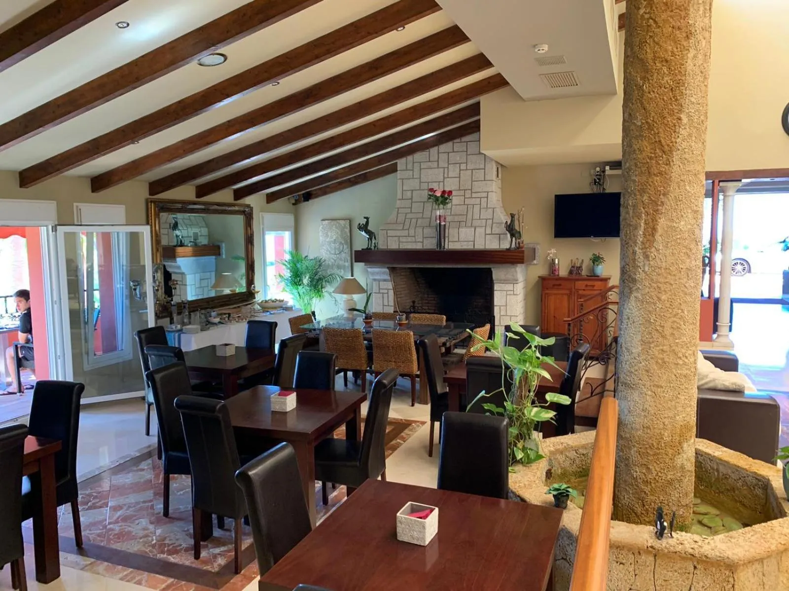 Communal lounge/ TV room in Hotel Villa San Francisco