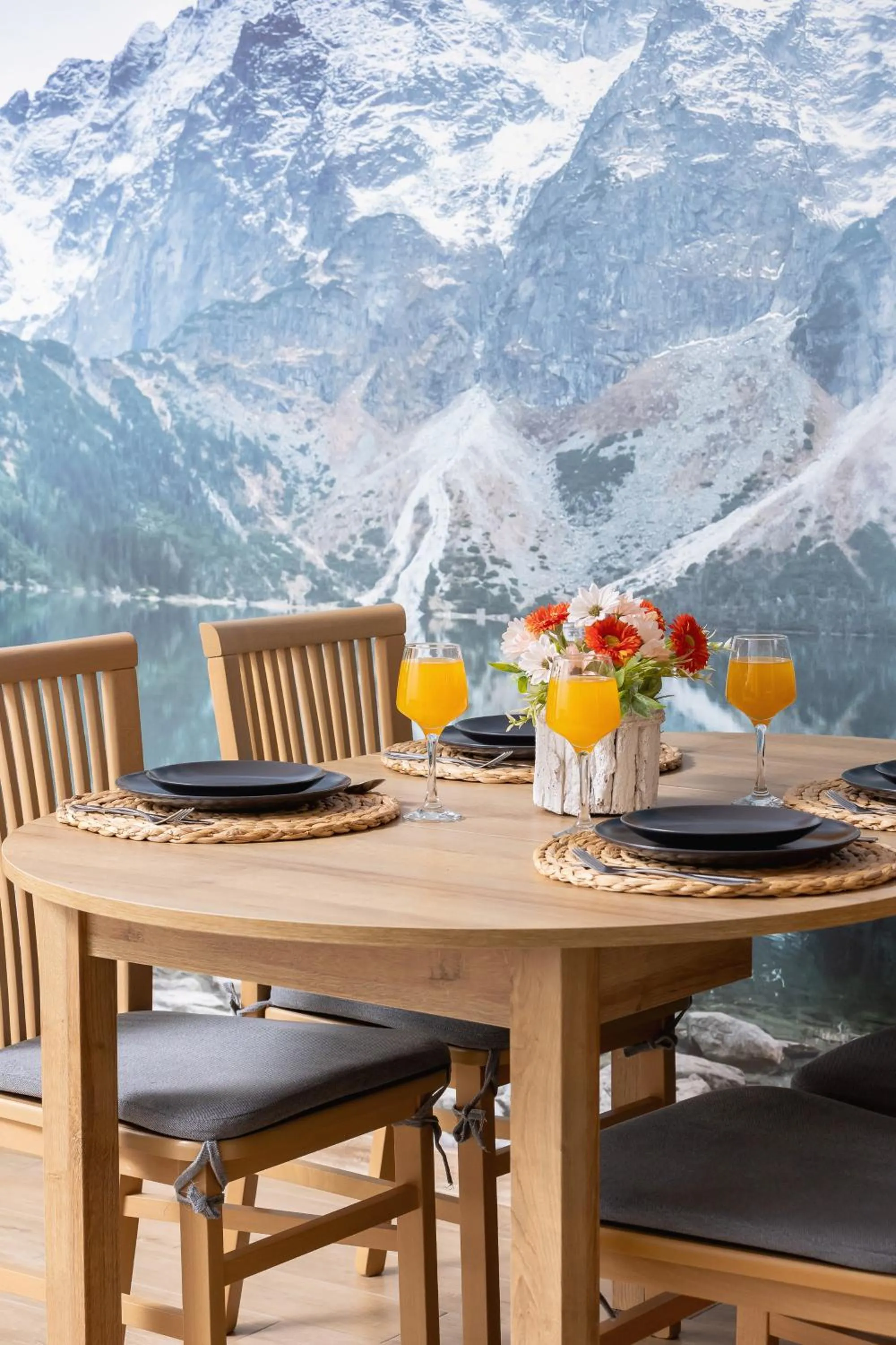 Dining area in Salwatoriańska Apartments Mountain View Zakopane by Noclegi Renters